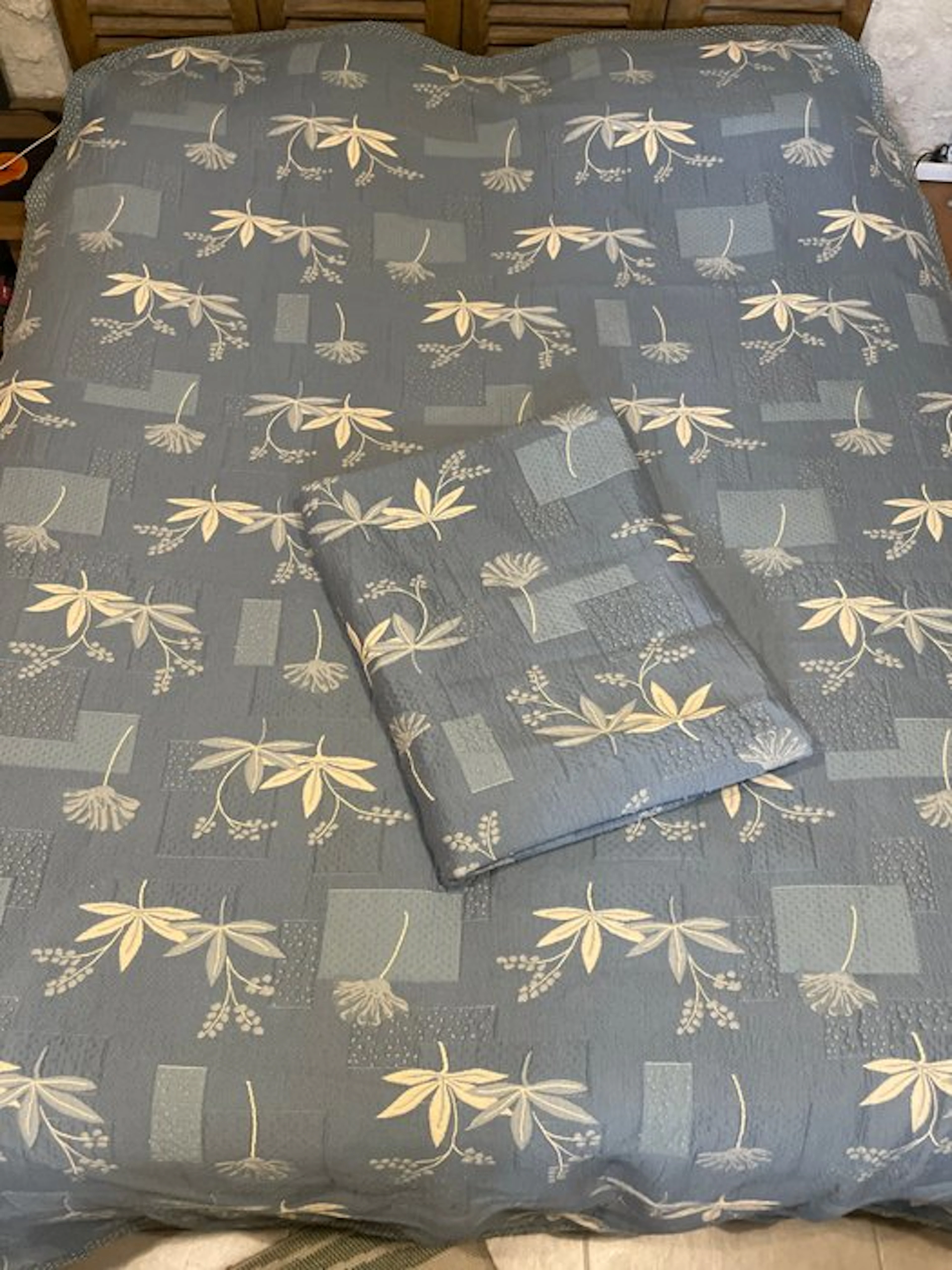 Bedspread (2) - 240 cm - 175 cm