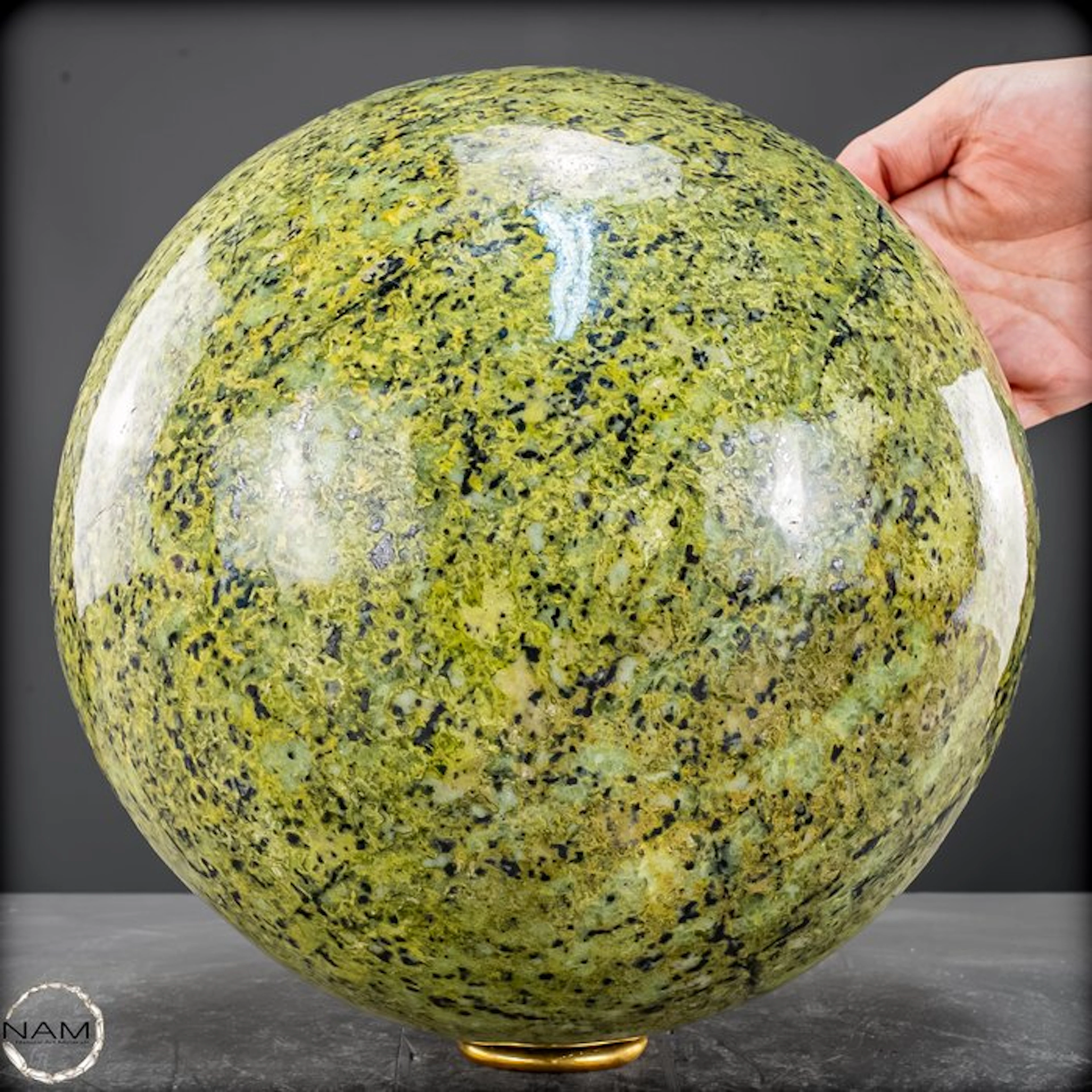 Natural serpentine sphere from Pakistan – vibrant apple...