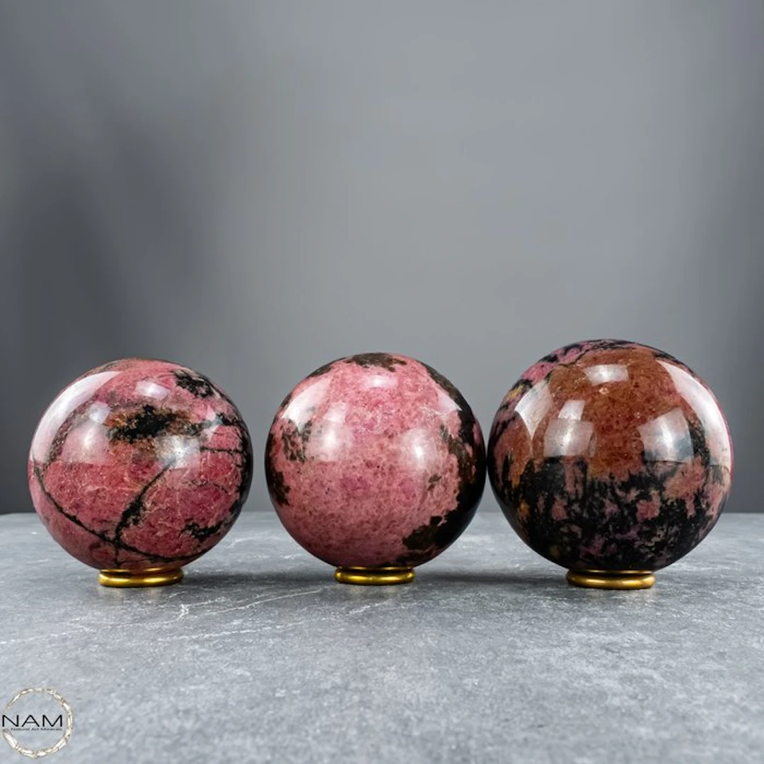 Natural rhodonite spheres – Set of three expressive specimens- 2253.33 g - (3)