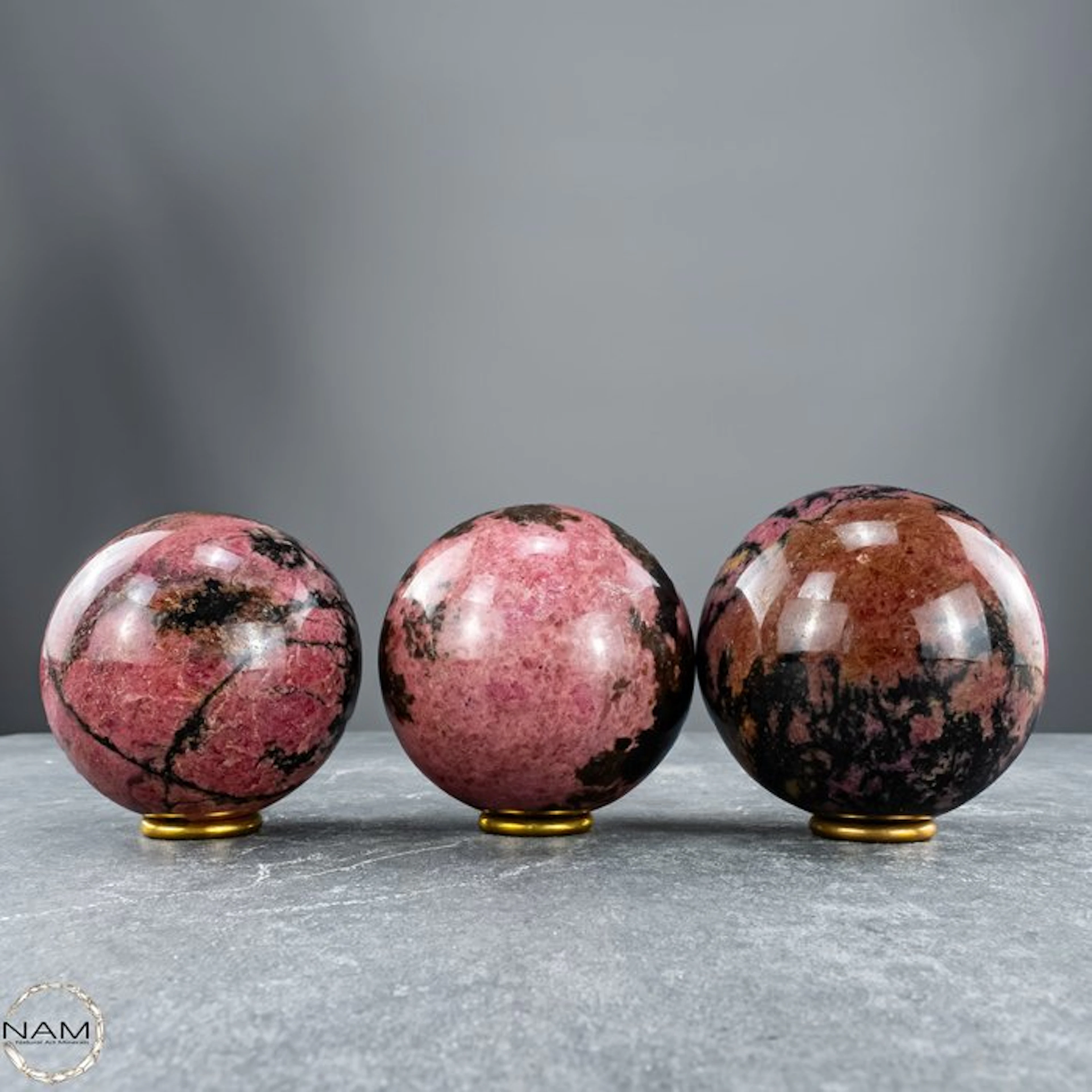 Natural rhodonite spheres – Set of three expressive specimens- 2253.33 g - (3)
