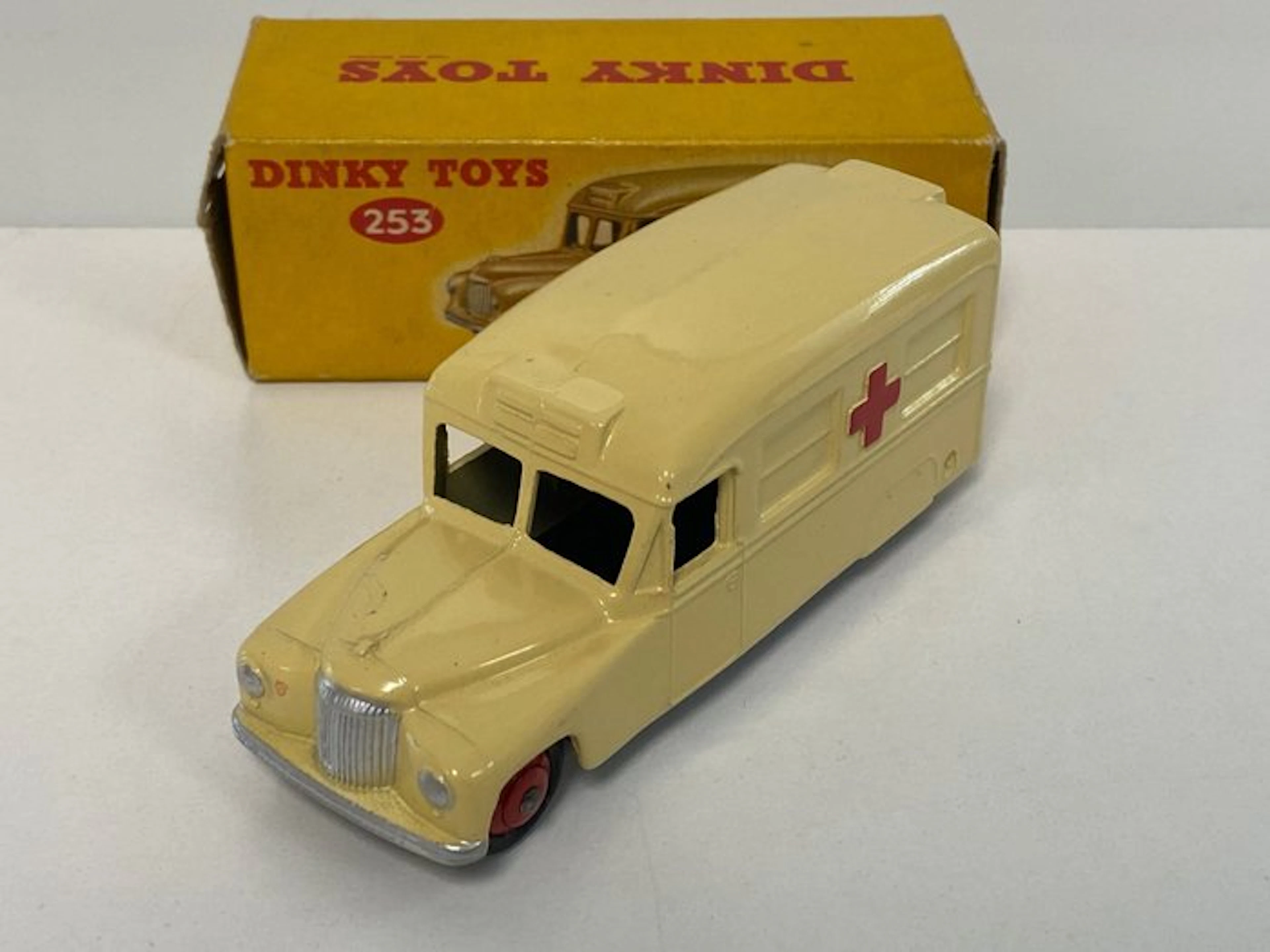 Dinky Toys 1:43 - Model van - Dinky Toys 253 Daimler...