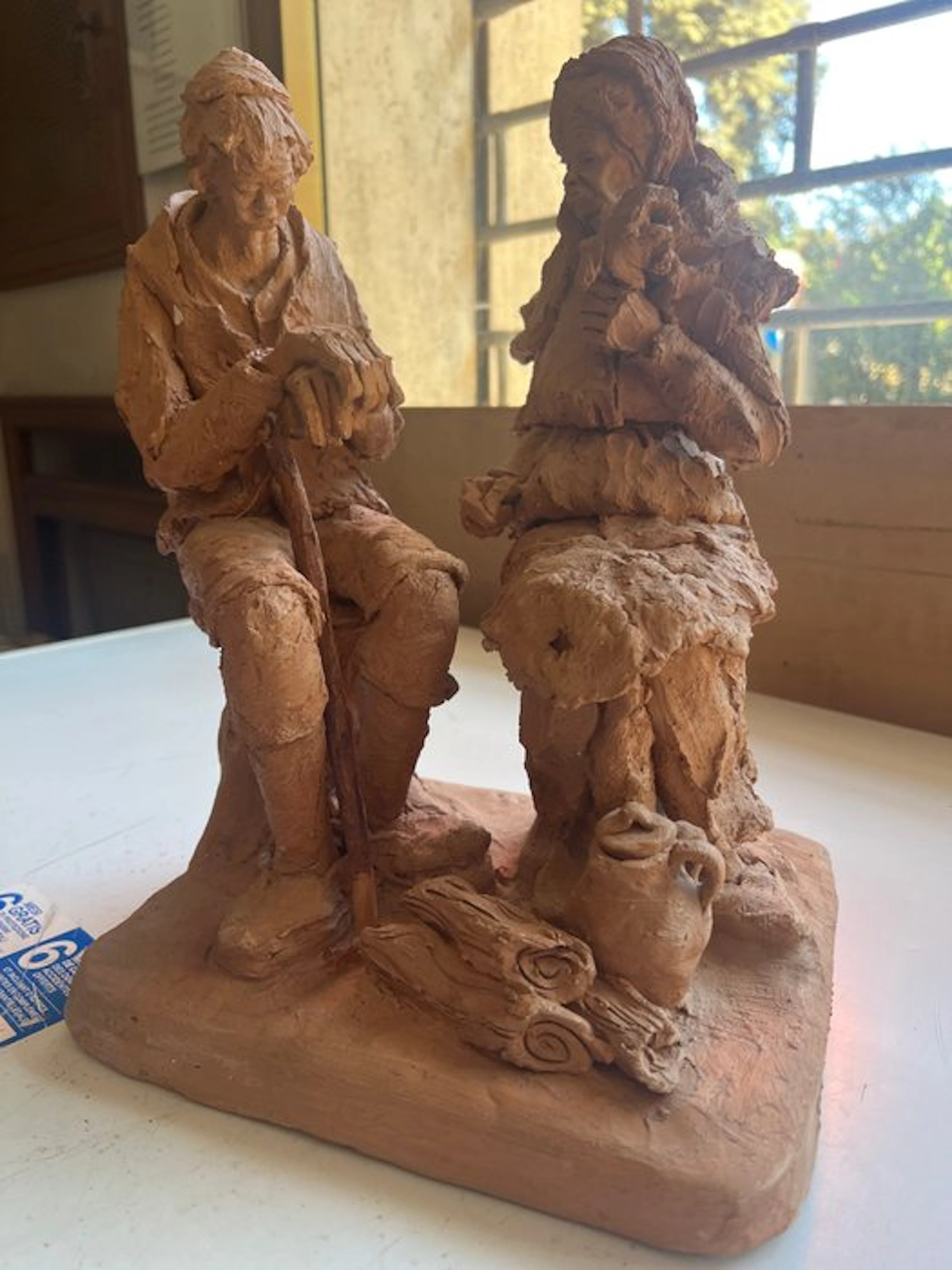 Scoleri Ettore - Sculpture, Anziani seduti - 40 cm - Earthenware