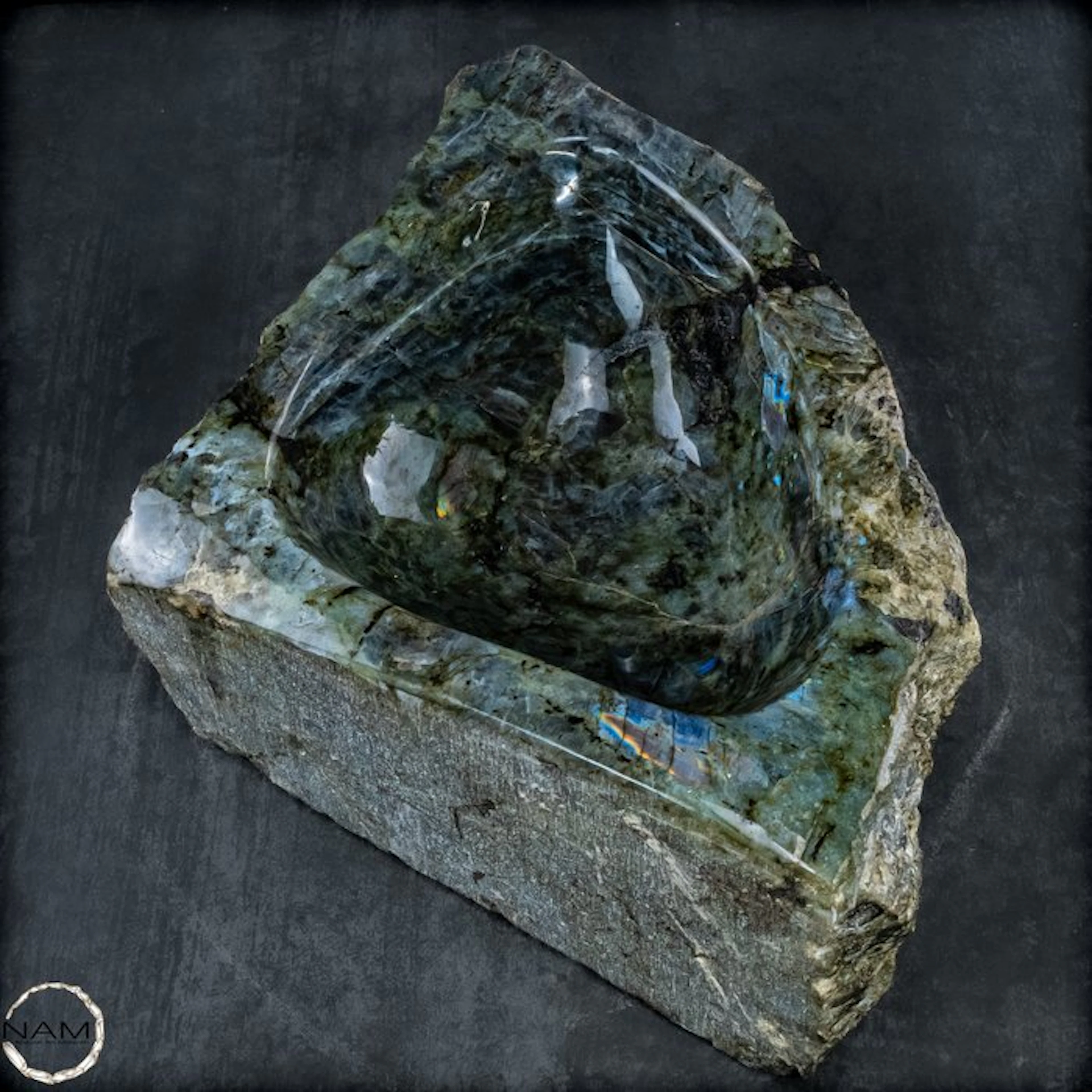 Labradorite Bowl – A fascinating one-of-a-kind piece with...