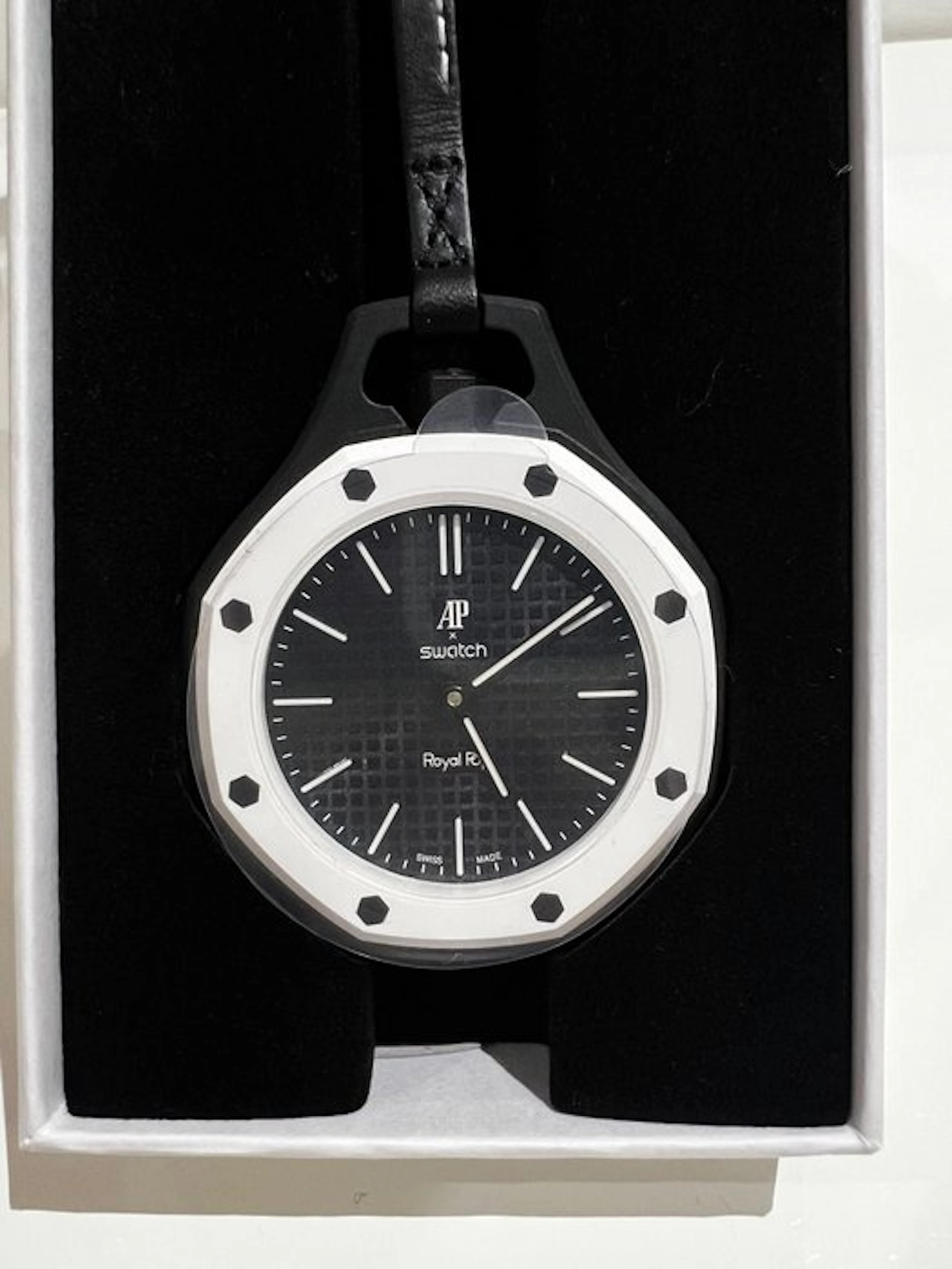 Swatch Royal Pop - Swatch × Audemars Piguet OCHO NEGRO...