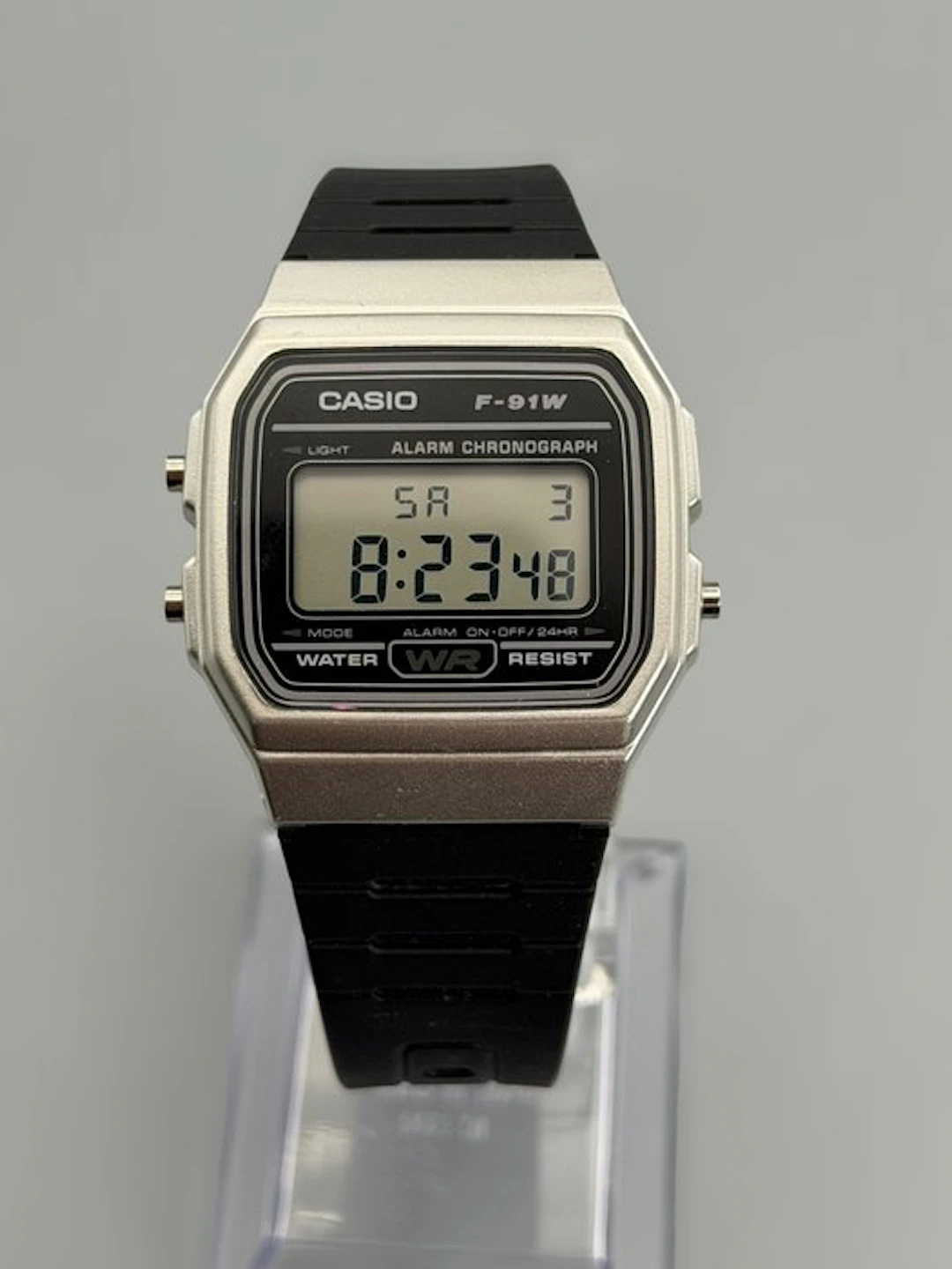 Casio F-91W – Iconic Vintage Digital Alarm Chronograph –...