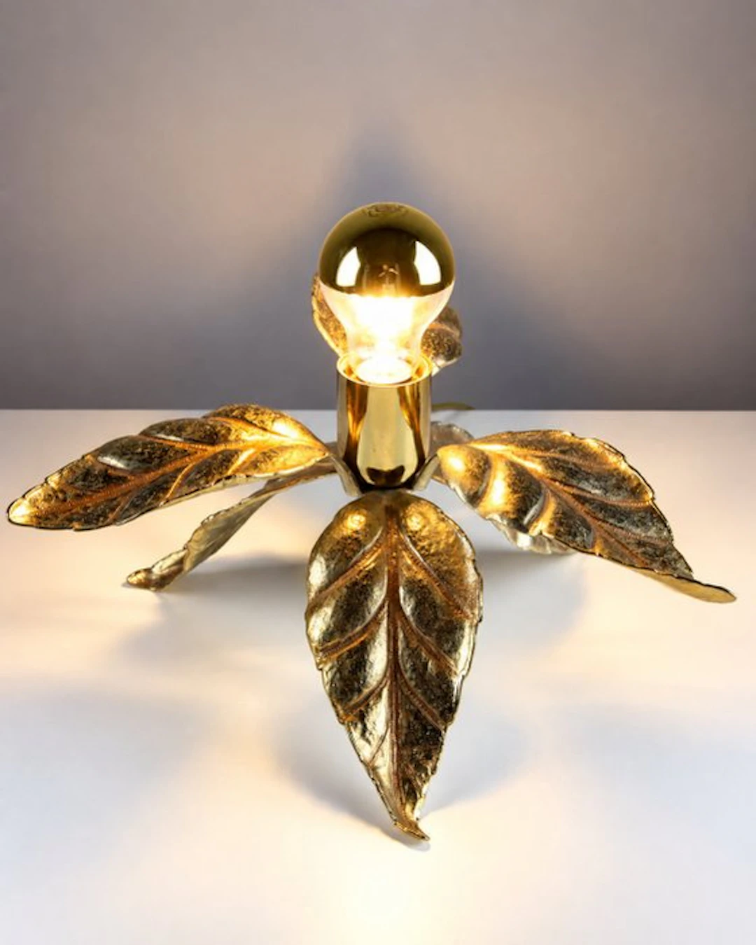 Table lamp - Sculptural Botanical Table Lamp - Metal