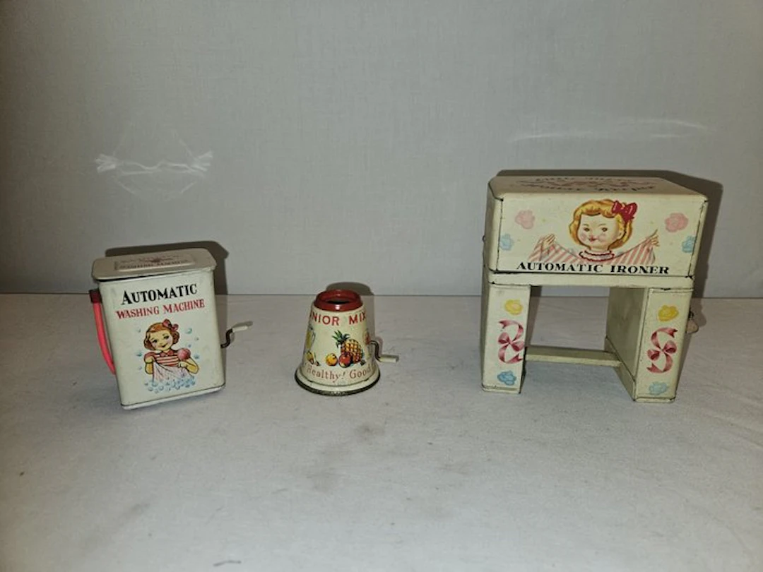 Modern Toys - Little Housekeeper - Wind-up tin toy - 1950-1959 - Japan
