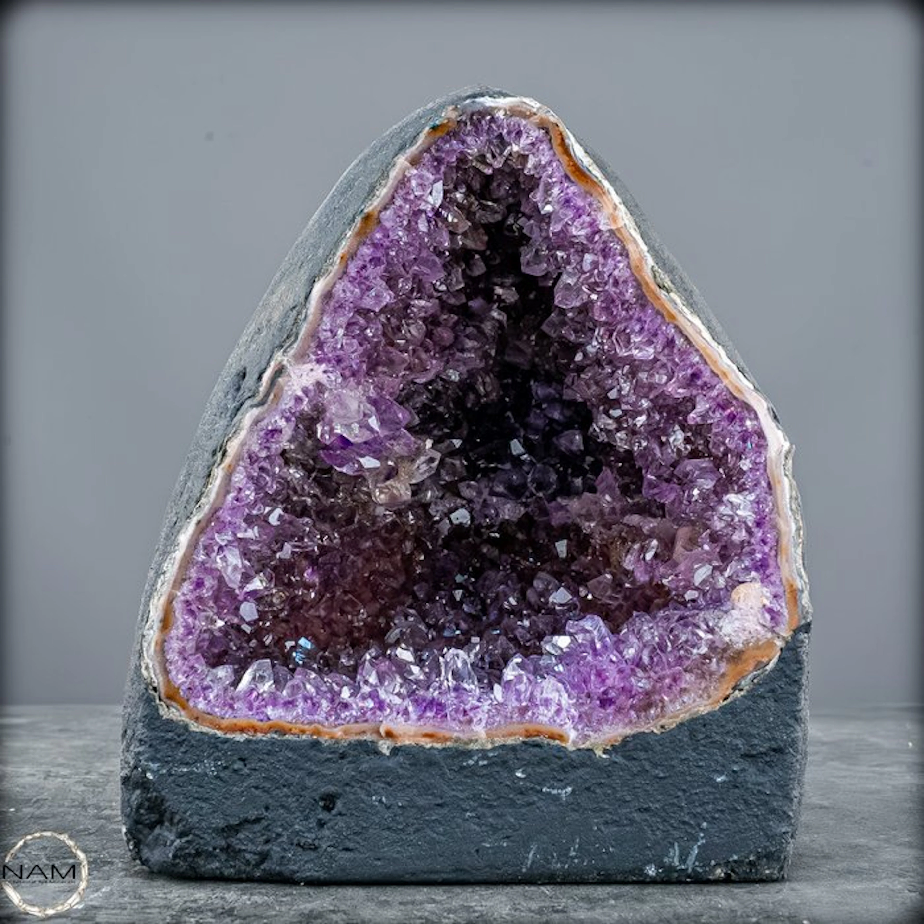 Rarity from Uruguay – amethyst druse with perfect Crystal- 2114.65 g
