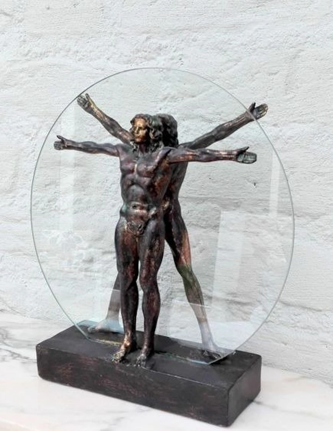 Figurine - Vetruvian man - Glass