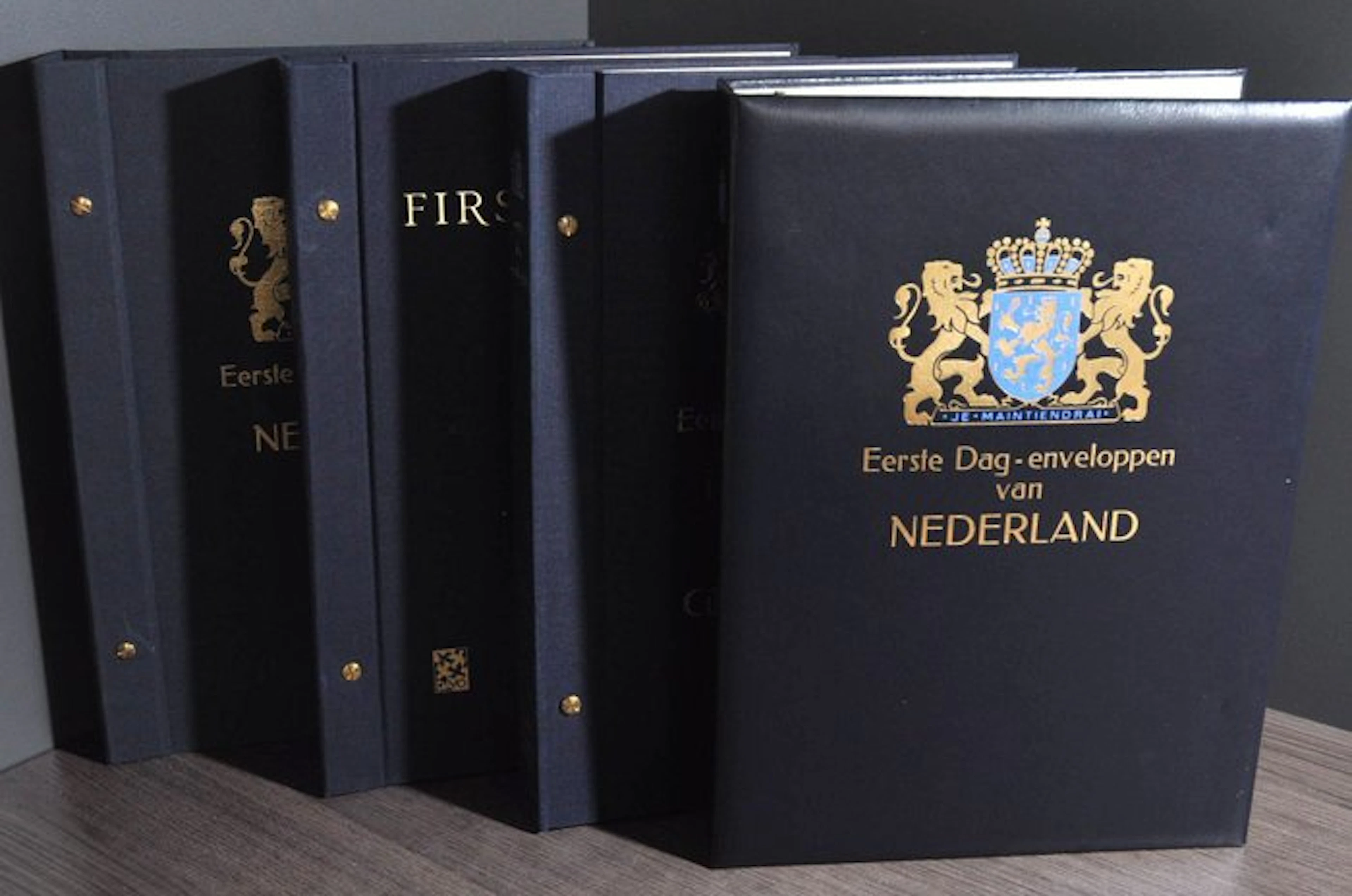 Netherlands - Most undescribed collection of FDCs in various DAVO albums