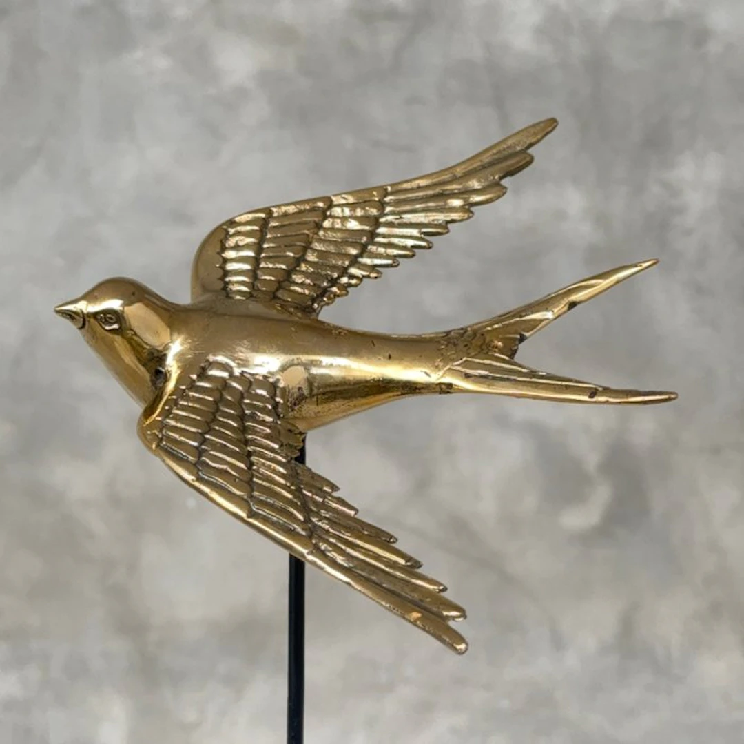 Sculpture, NO RESERVE PRICE - Swallow Fly Away on Stand - 19 cm - Brass