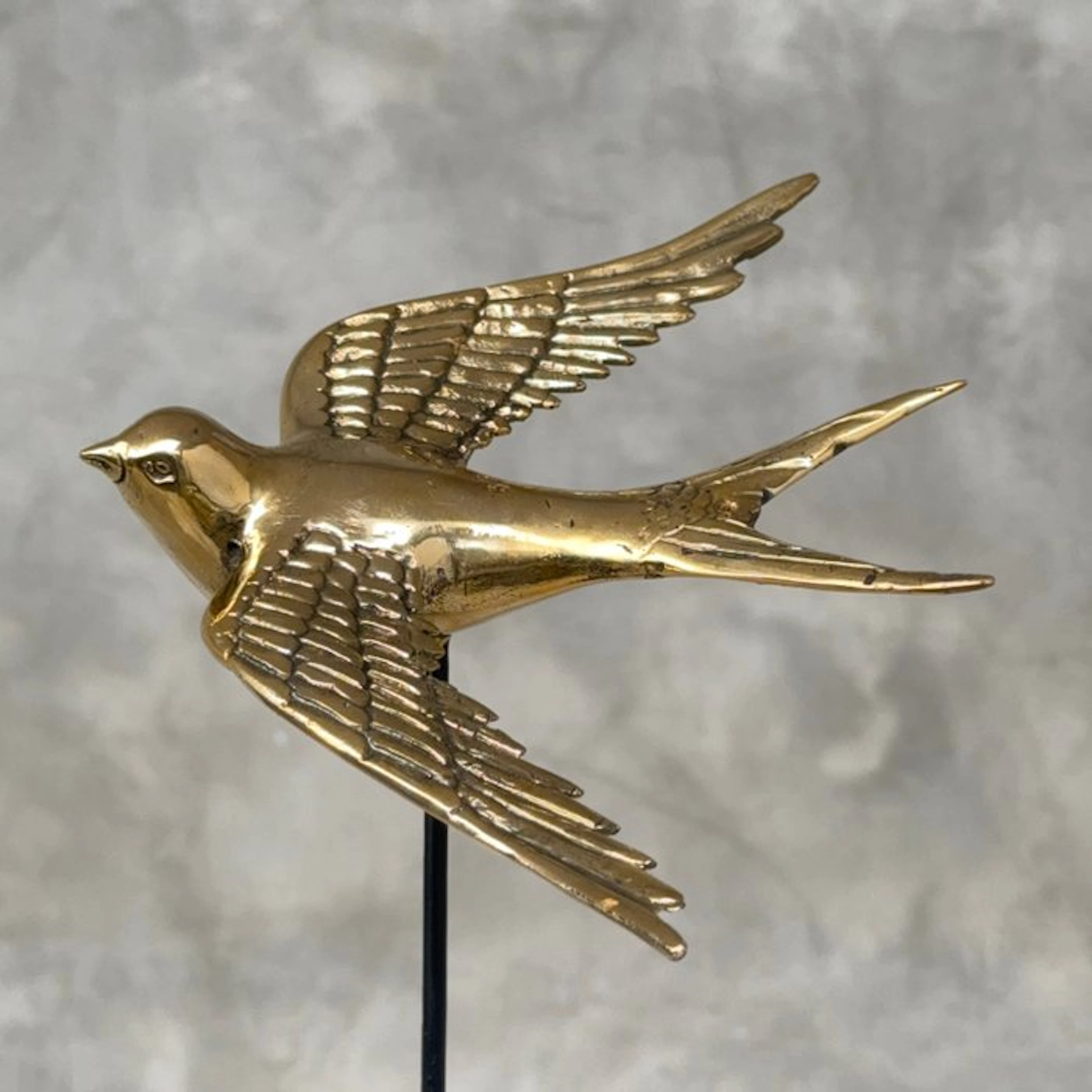 Sculpture, NO RESERVE PRICE - Swallow Fly Away on Stand - 19 cm - Brass