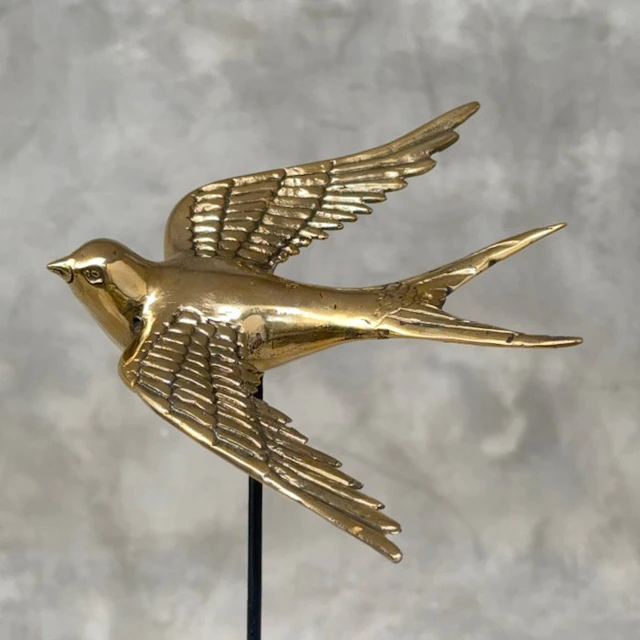Sculpture, NO RESERVE PRICE - Swallow Fly Away on Stand - 19 cm - Brass