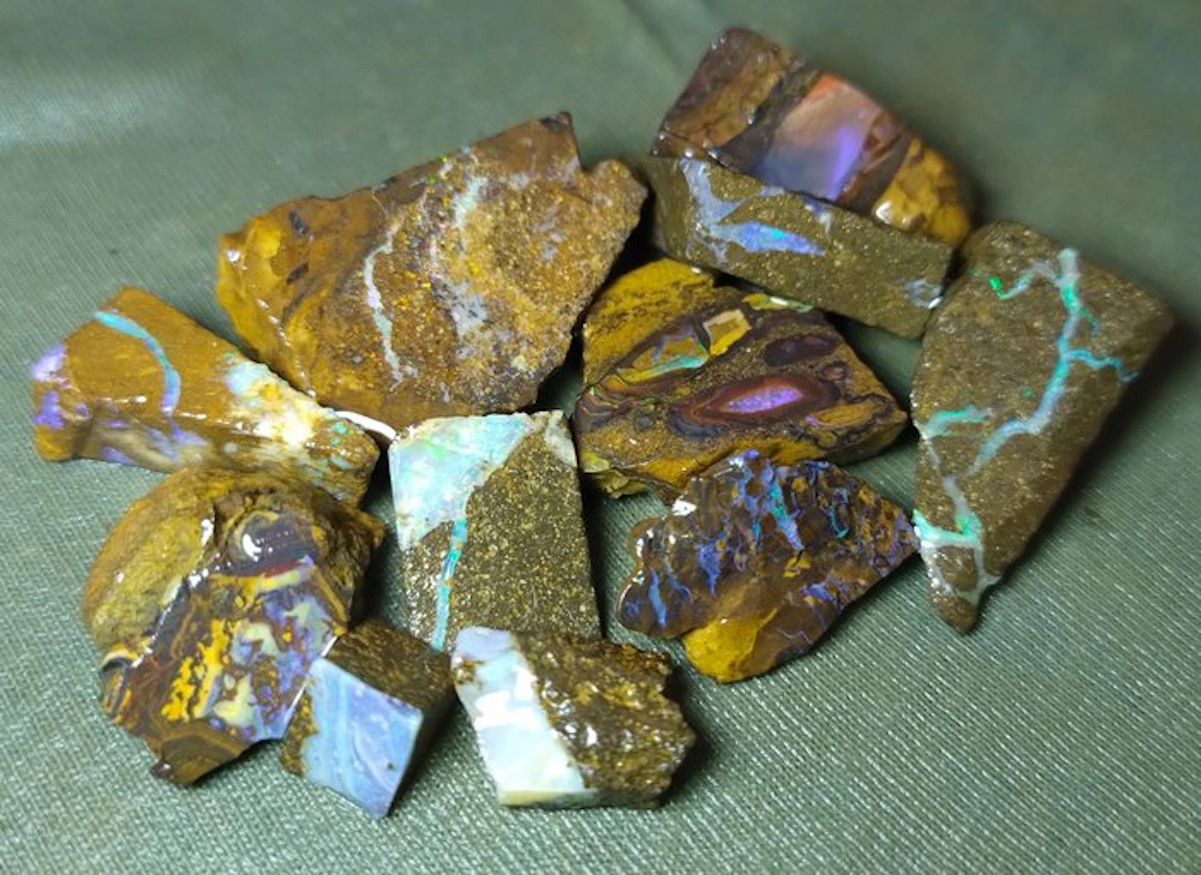 135.8 cts - Natural Australian Boulder Opals Rough - Multicolors!- 27.16 g