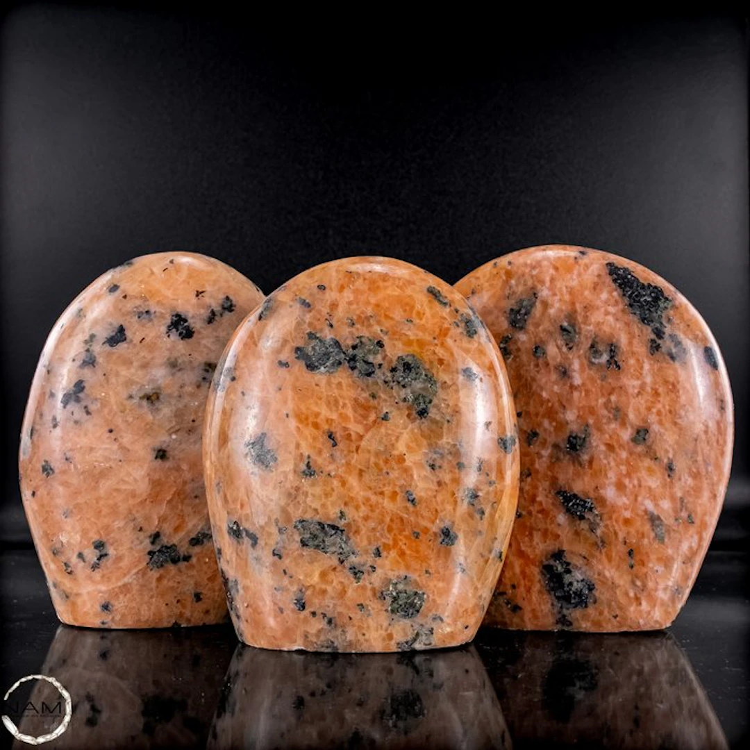 Orange calcite with black tourmaline – powerful harmony of light and protection