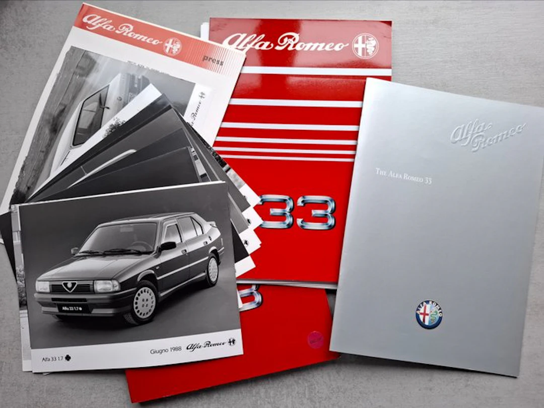 Press information kit and brochure - Alfa Romeo - 33 - 1988