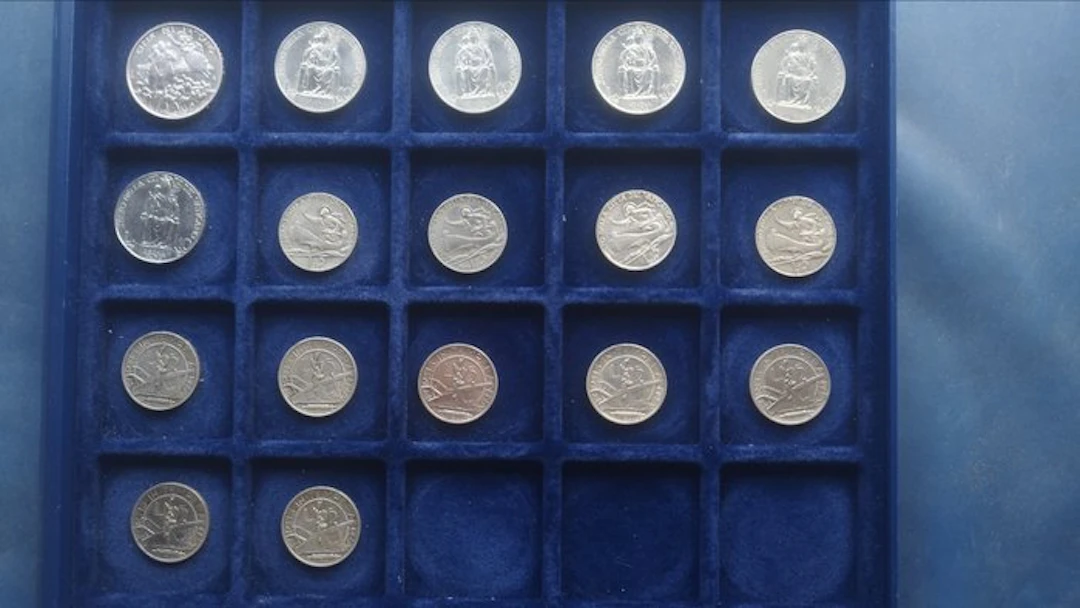Italy, Vatican, San Marino. 10 Lire 10 + 5 Lire - anni diversi (17 monete)