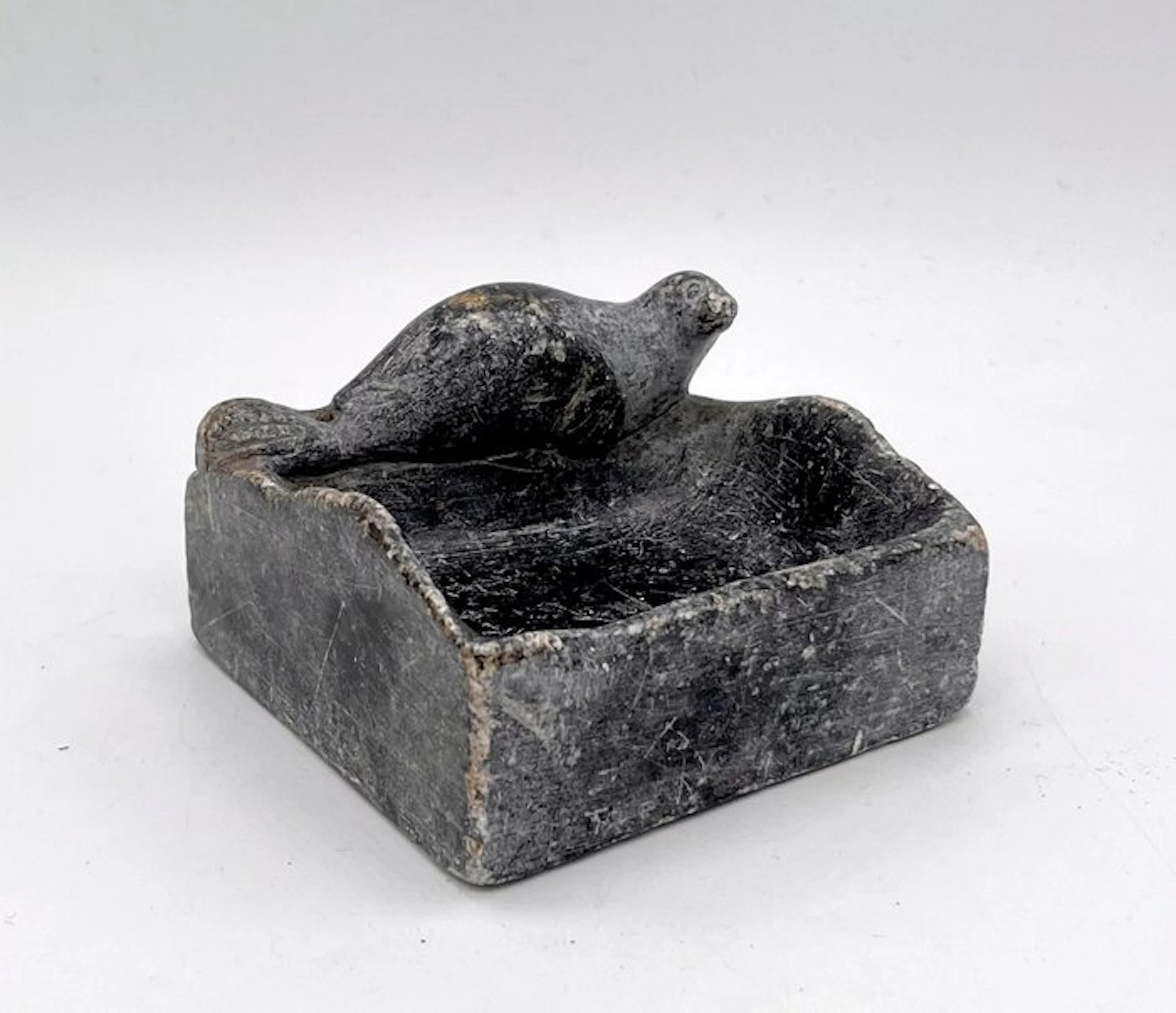Oil lamp - Black soapstone - Greenlandic Inuit Qulliq