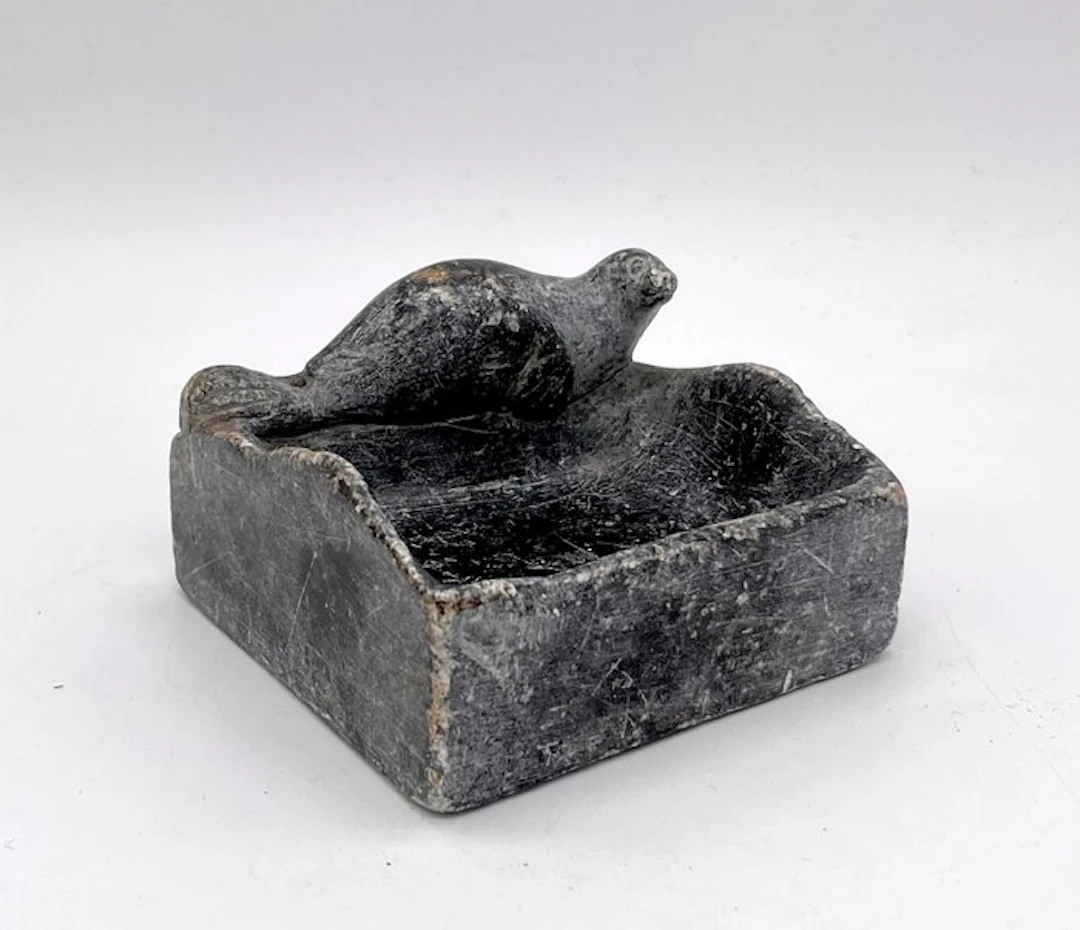 Oil lamp - Black soapstone - Greenlandic Inuit Qulliq