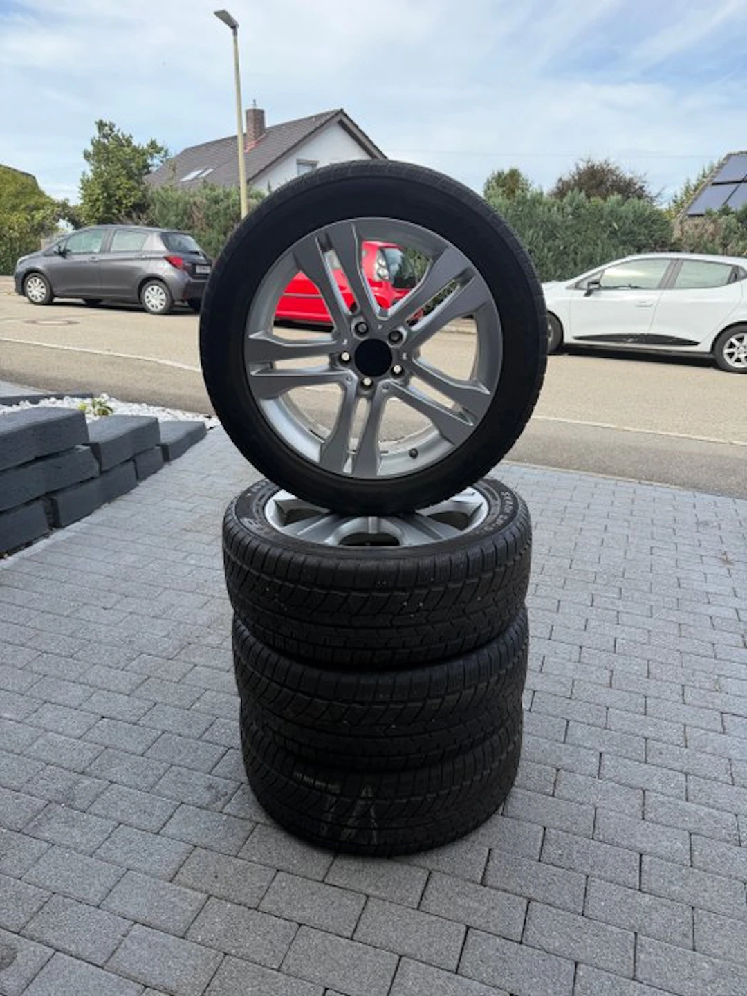 Tyre complete on wheel (4) - Mercedes-Benz