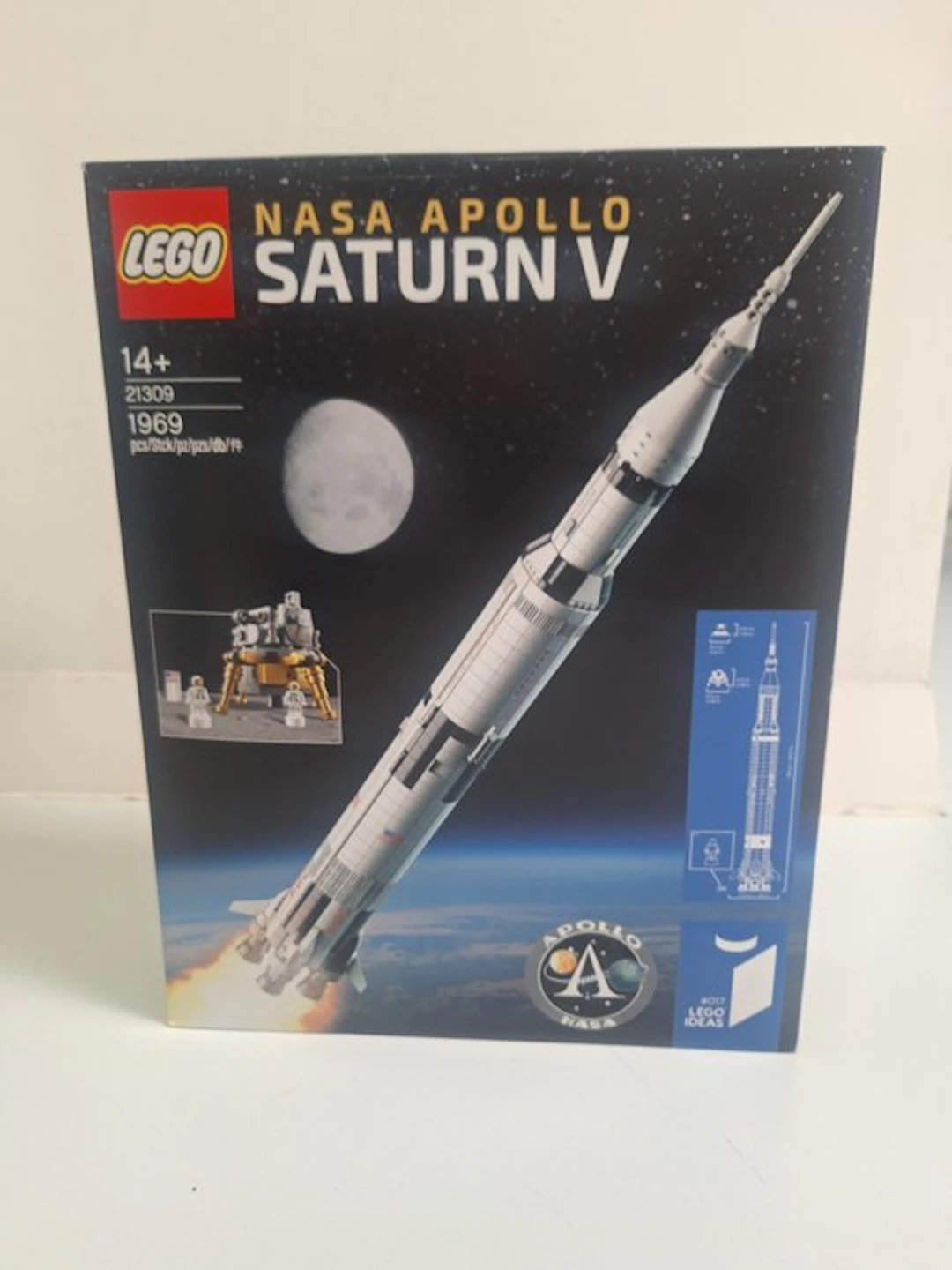 LEGO Set - 21309 - Ideas (CUUSOO), NASA/ESA - NASA Apollo Saturn V