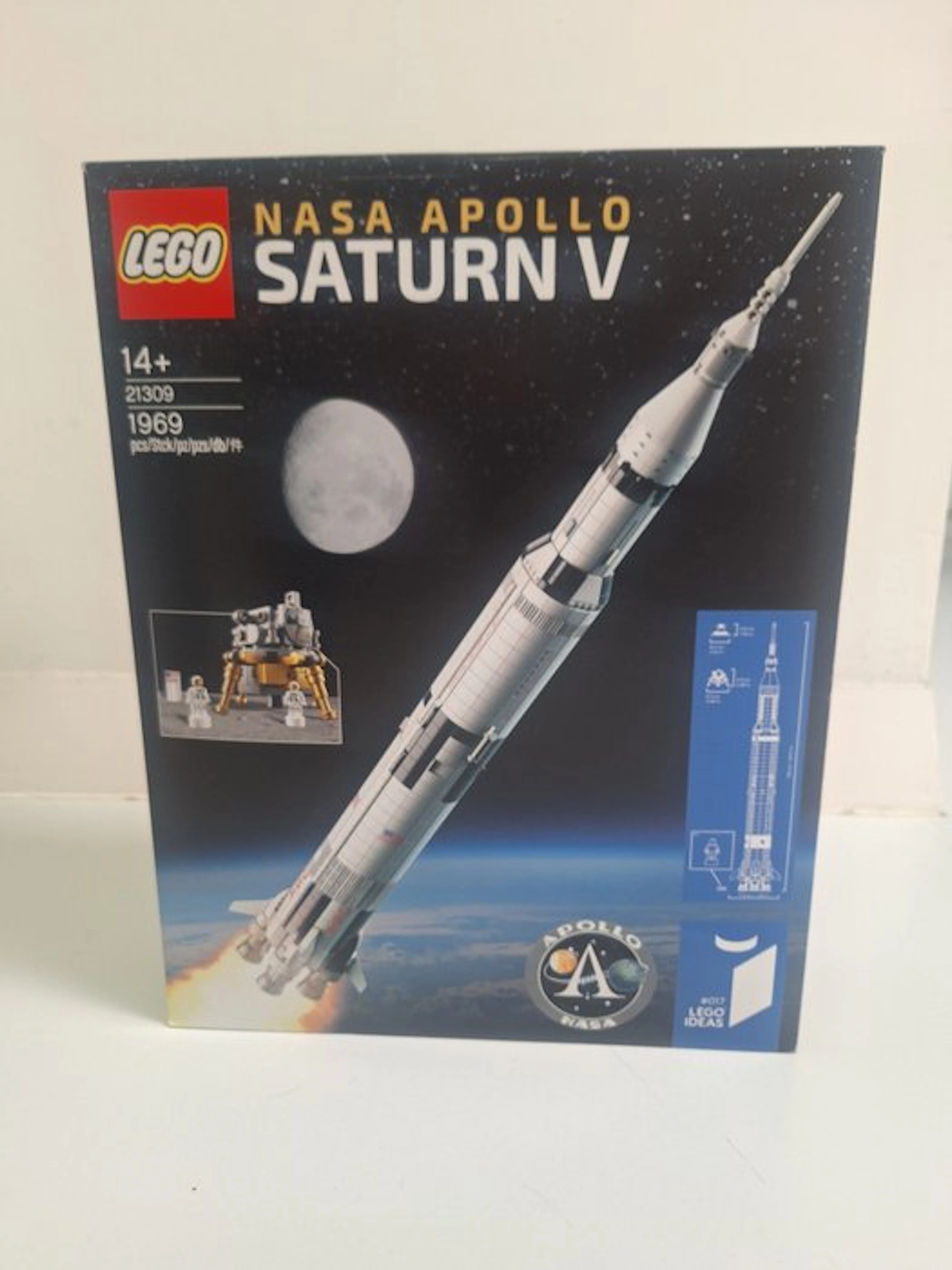 LEGO Set - 21309 - Ideas (CUUSOO), NASA/ESA - NASA Apollo Saturn V