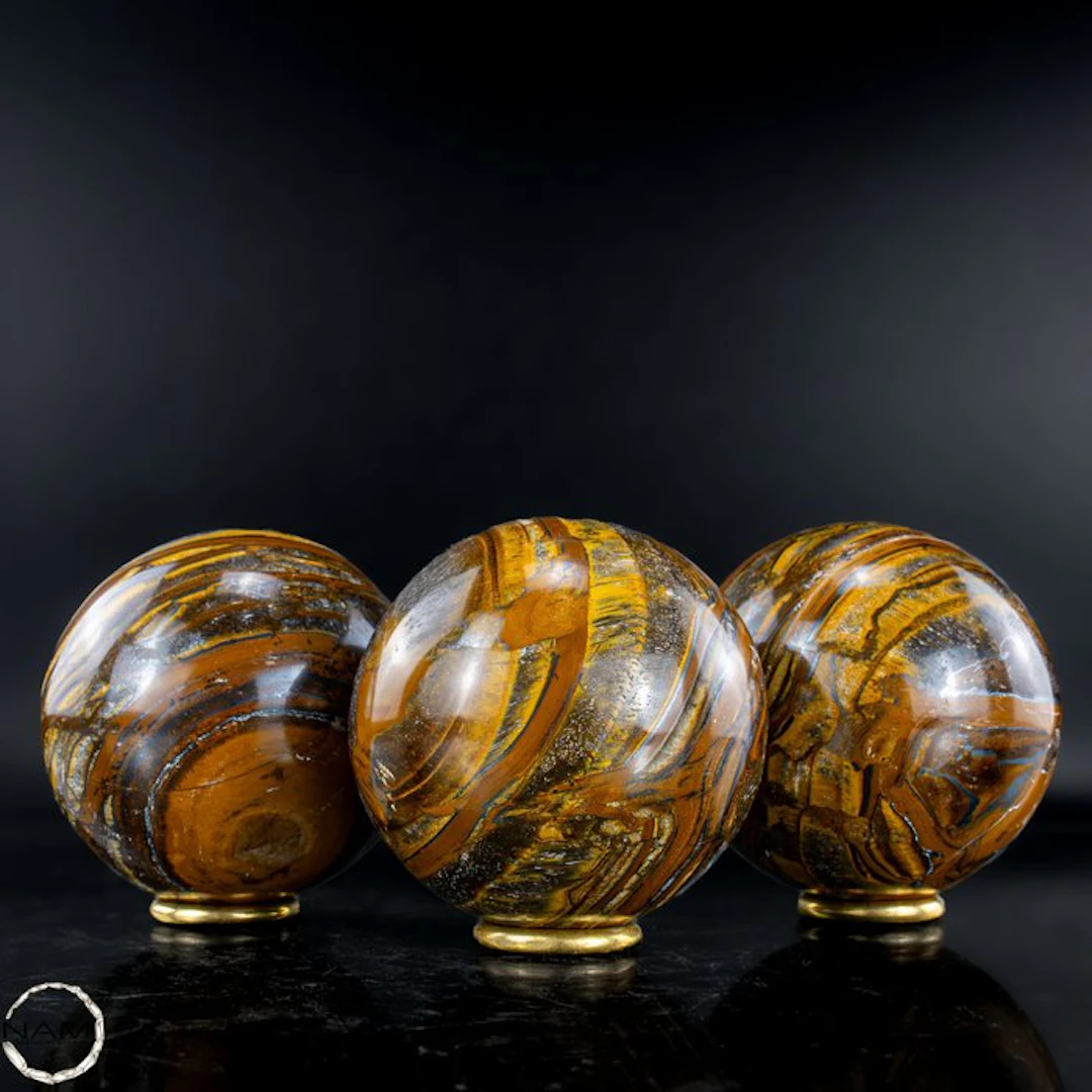 Exclusive tiger's-eye sphere set – Three shimmering...