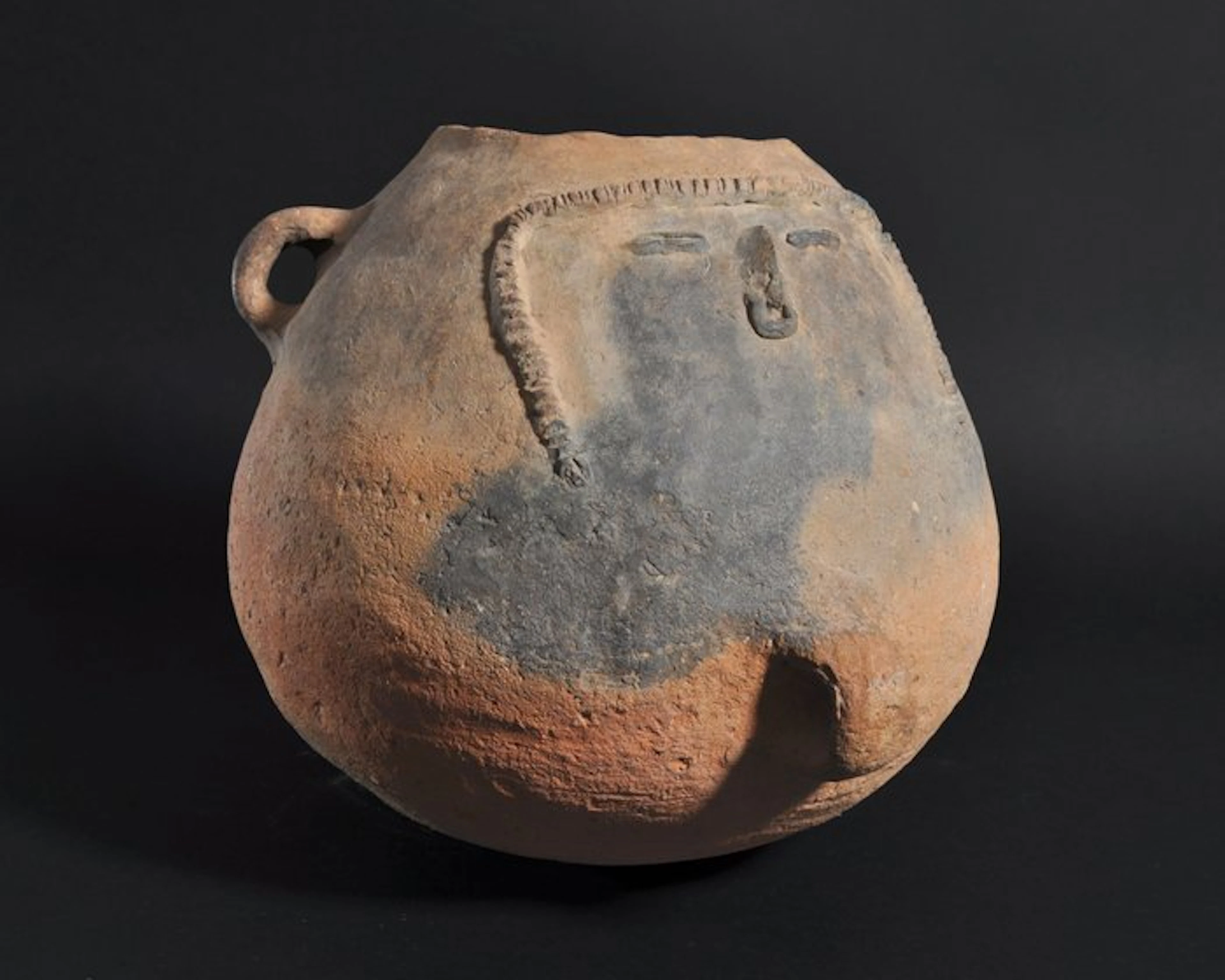 Qimbaya Ceramic Vessel. Spanish Import License. - 24.7 cm