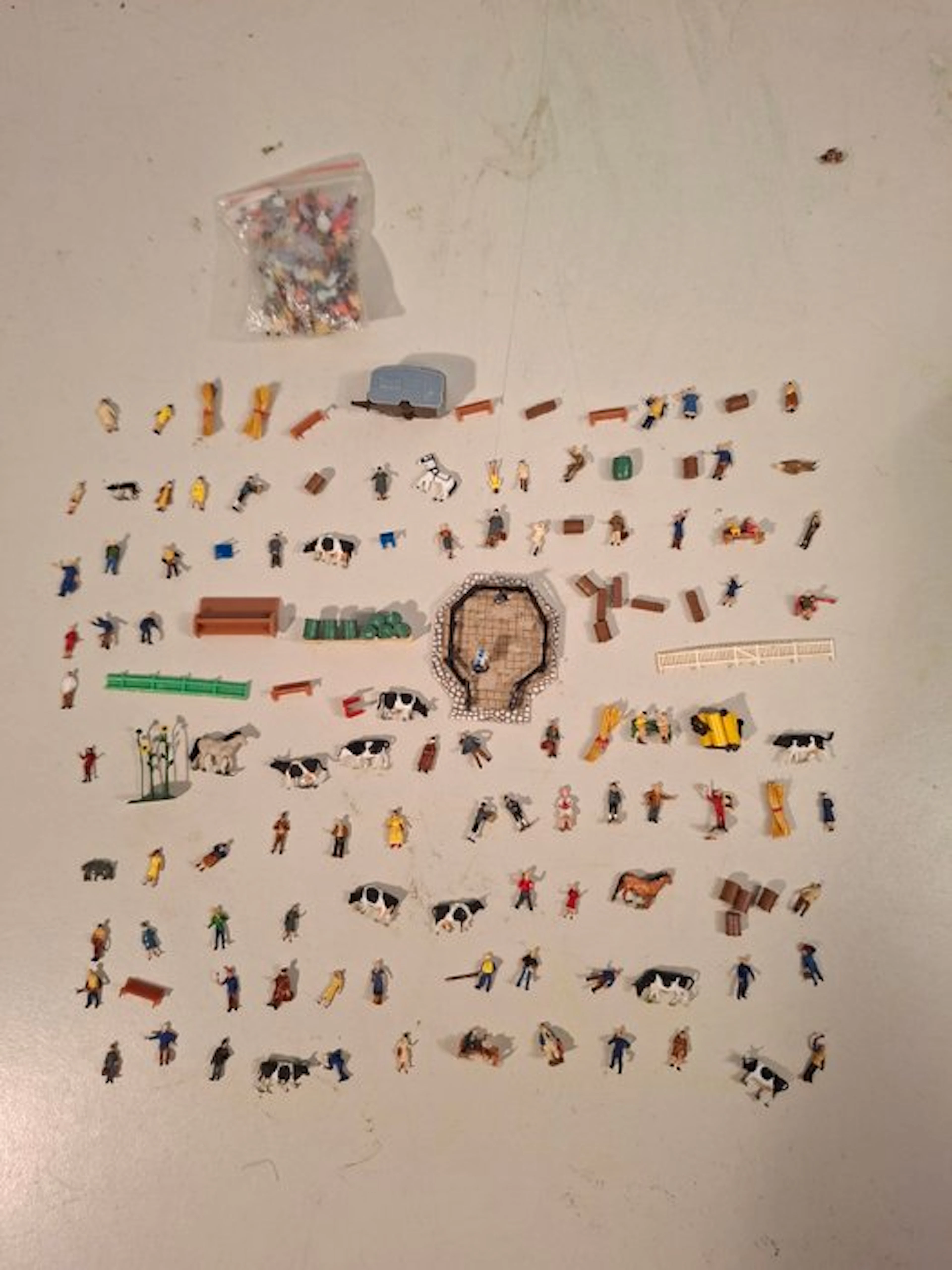 Preiser, Merten N - Model train figures (143) - Figures and others