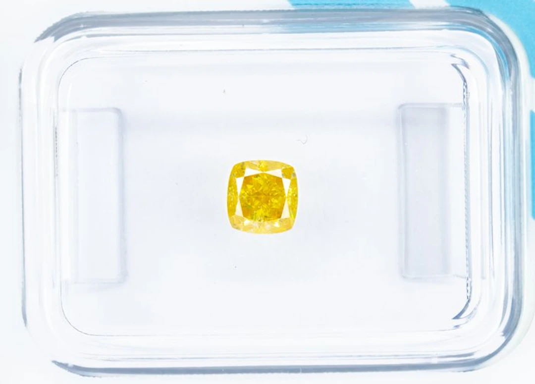 No reserve price - 1 pcs Diamond (Natural coloured)...