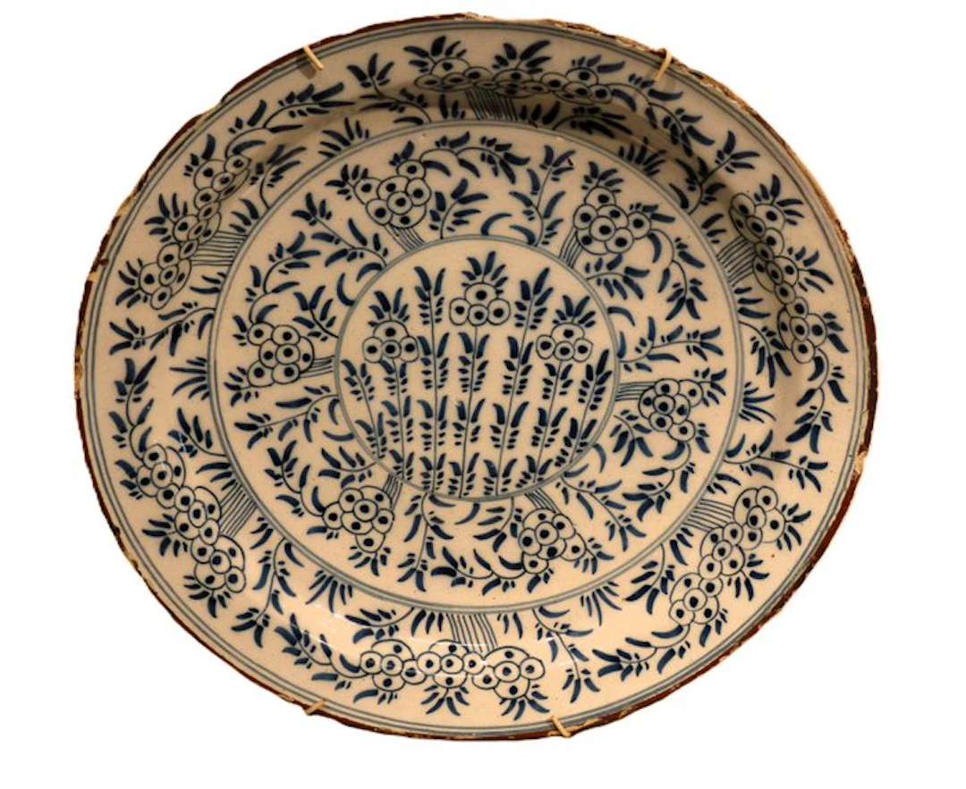 Dish - Tin-glazed terracotta (Maiolica / Delftware) - Mid-17th century