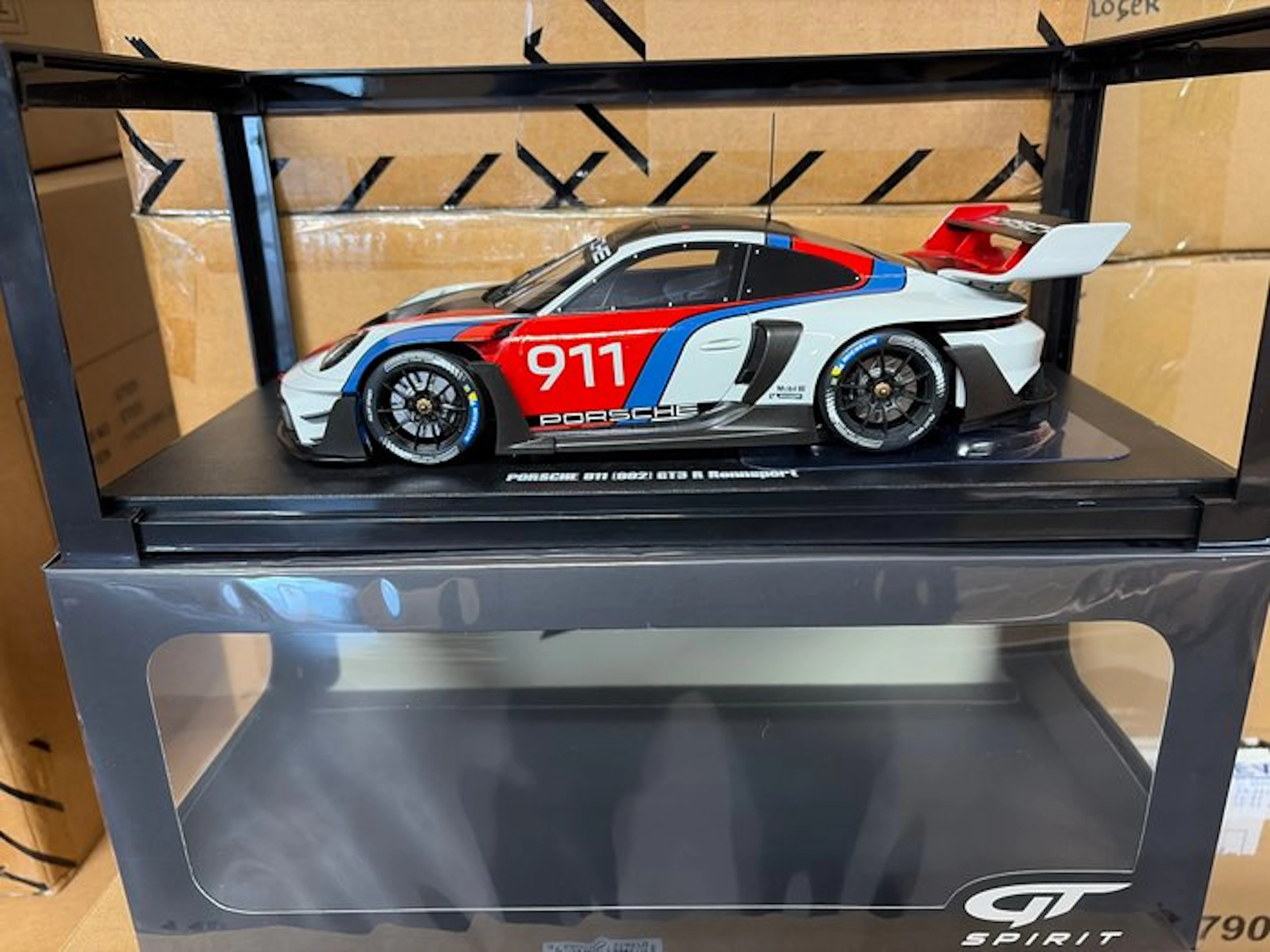 GT Spirit 1:18 - Model race car - Porsche 911 992 GT3R Rennsport - 2023