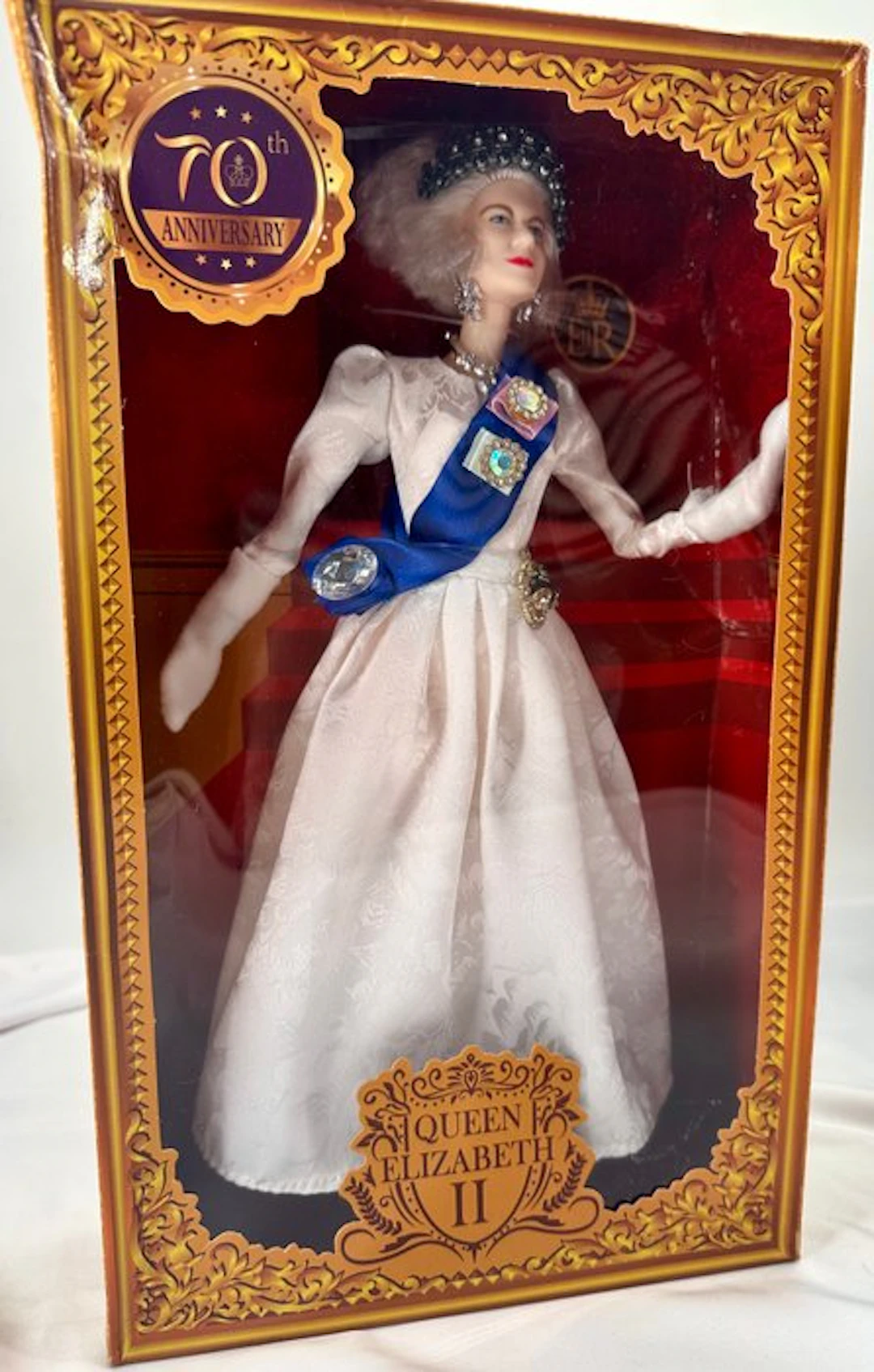 70th Anniversary Commemorative Edition - Doll Queen Elizabeth II