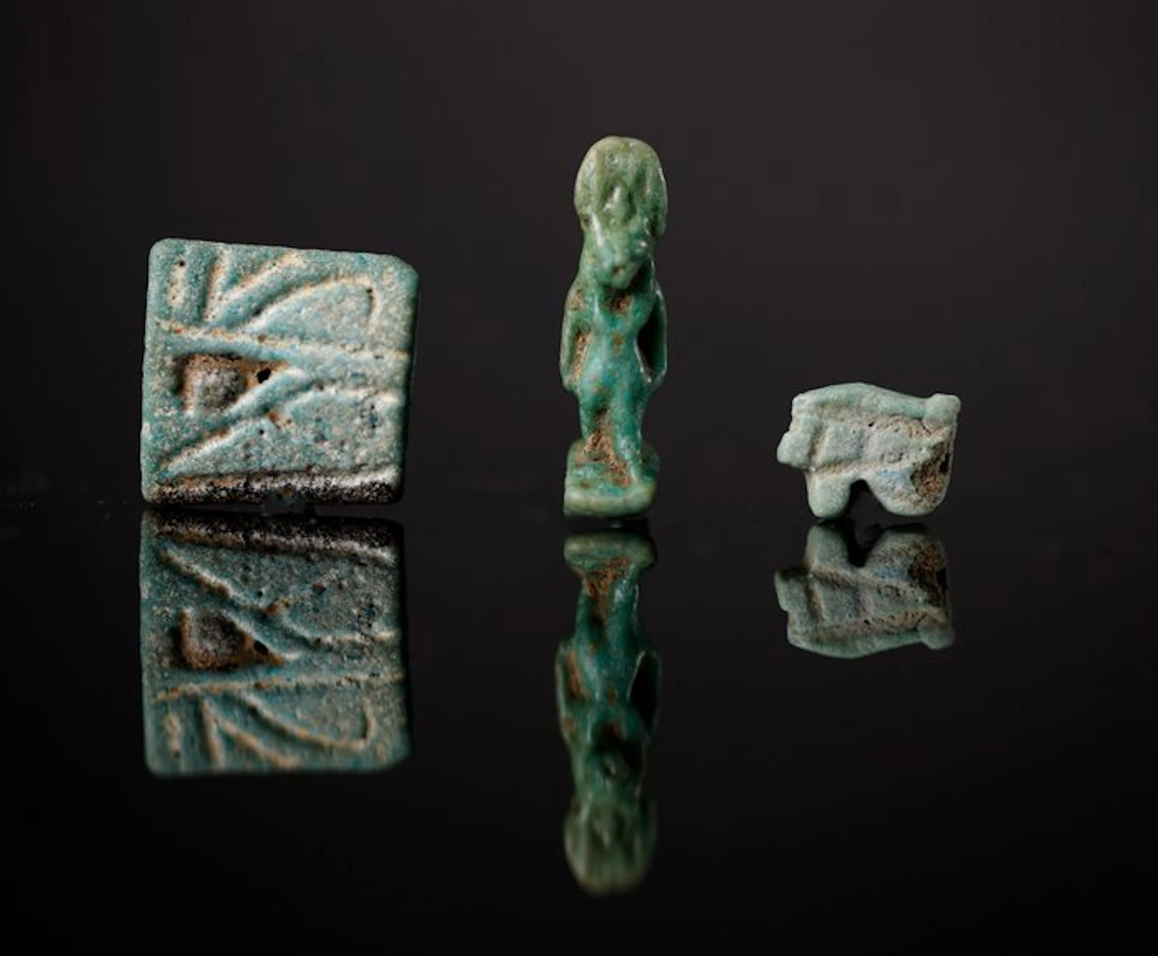 Ancient Egypt, Goddess Bastet and Udjat amulets - 2 cm