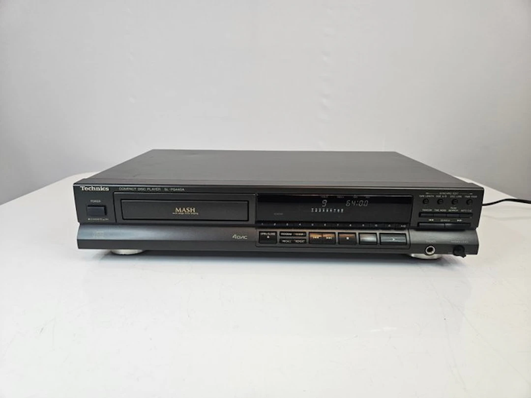 Technics - SL-PG440A 'MASH' (Multi-Stage Noise Shaping) D/A converter CD player