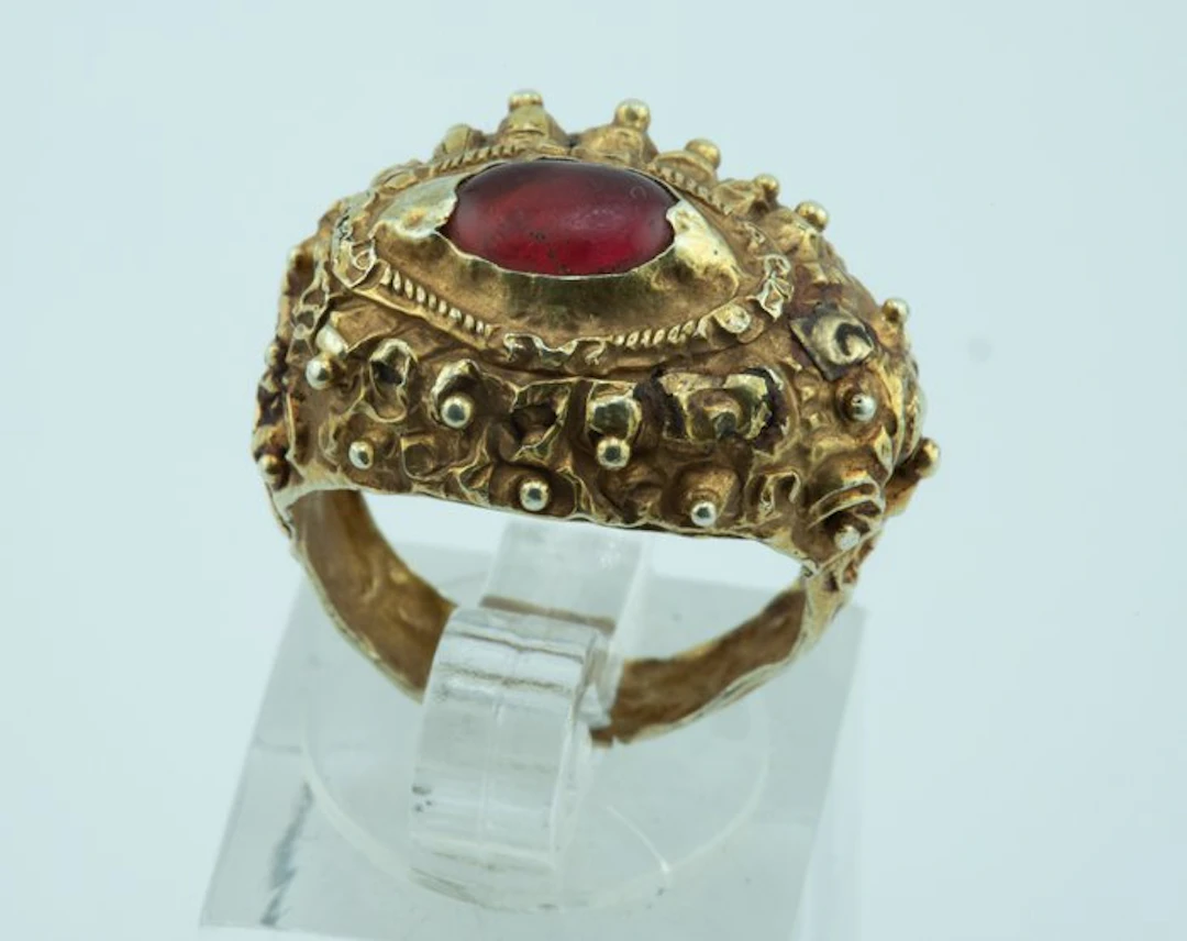 Ring - 18 kt. Yellow gold Ruby