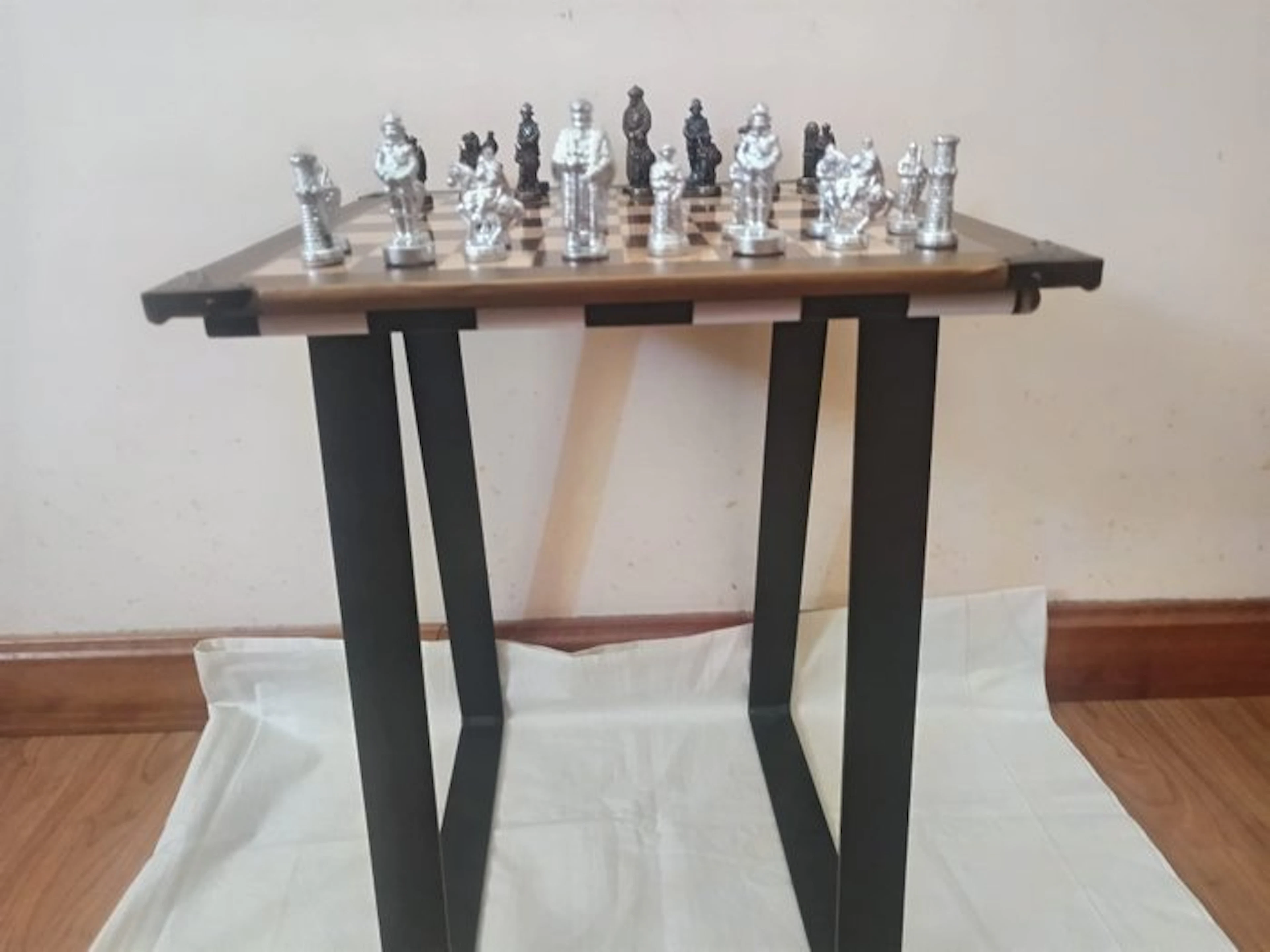 Chess table - Alloy - metal parts and legs