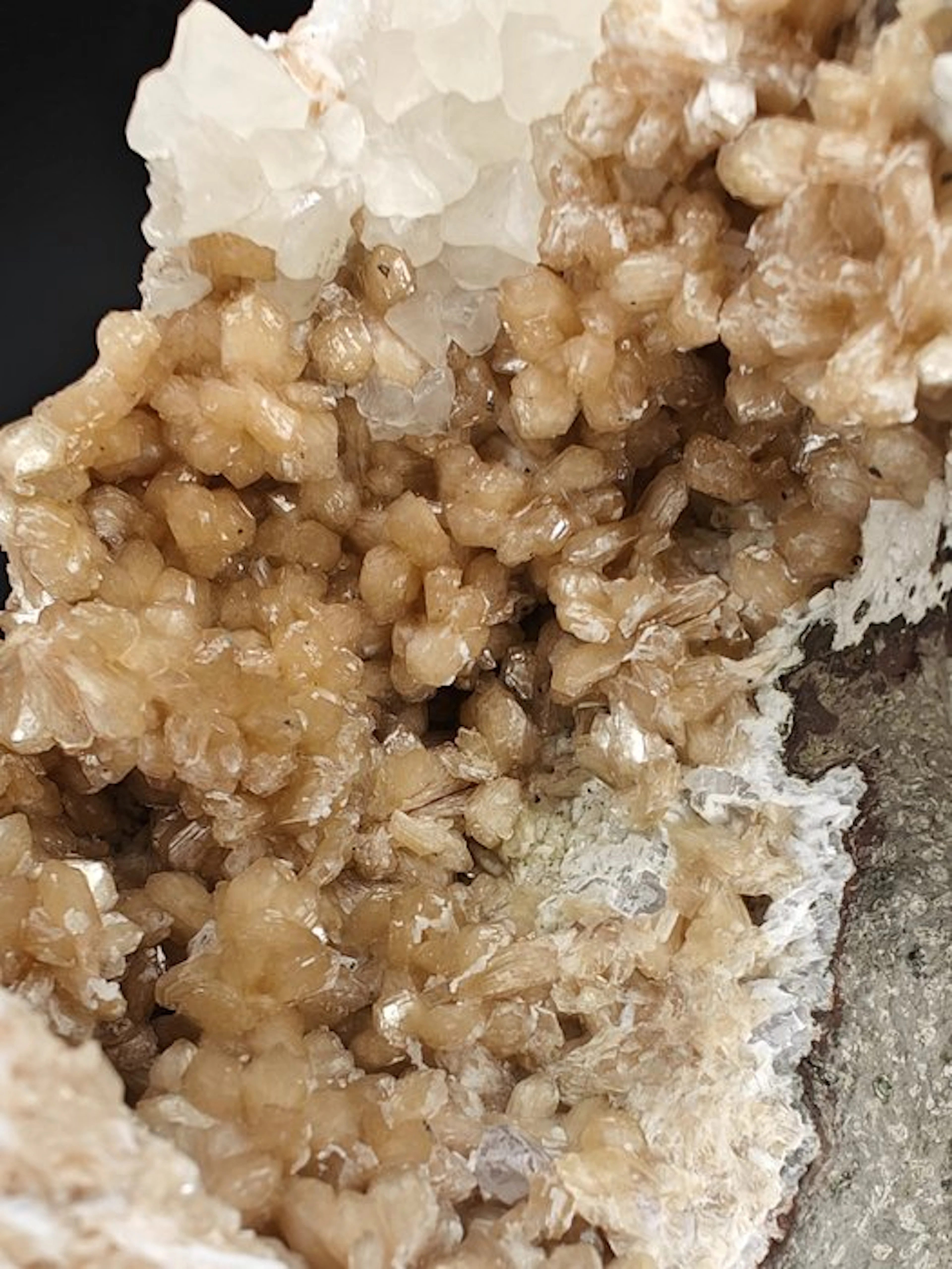 Stilbite Calcite Classic, from Sardinia - Height: 16 cm - Width: 11 cm- 1860 g
