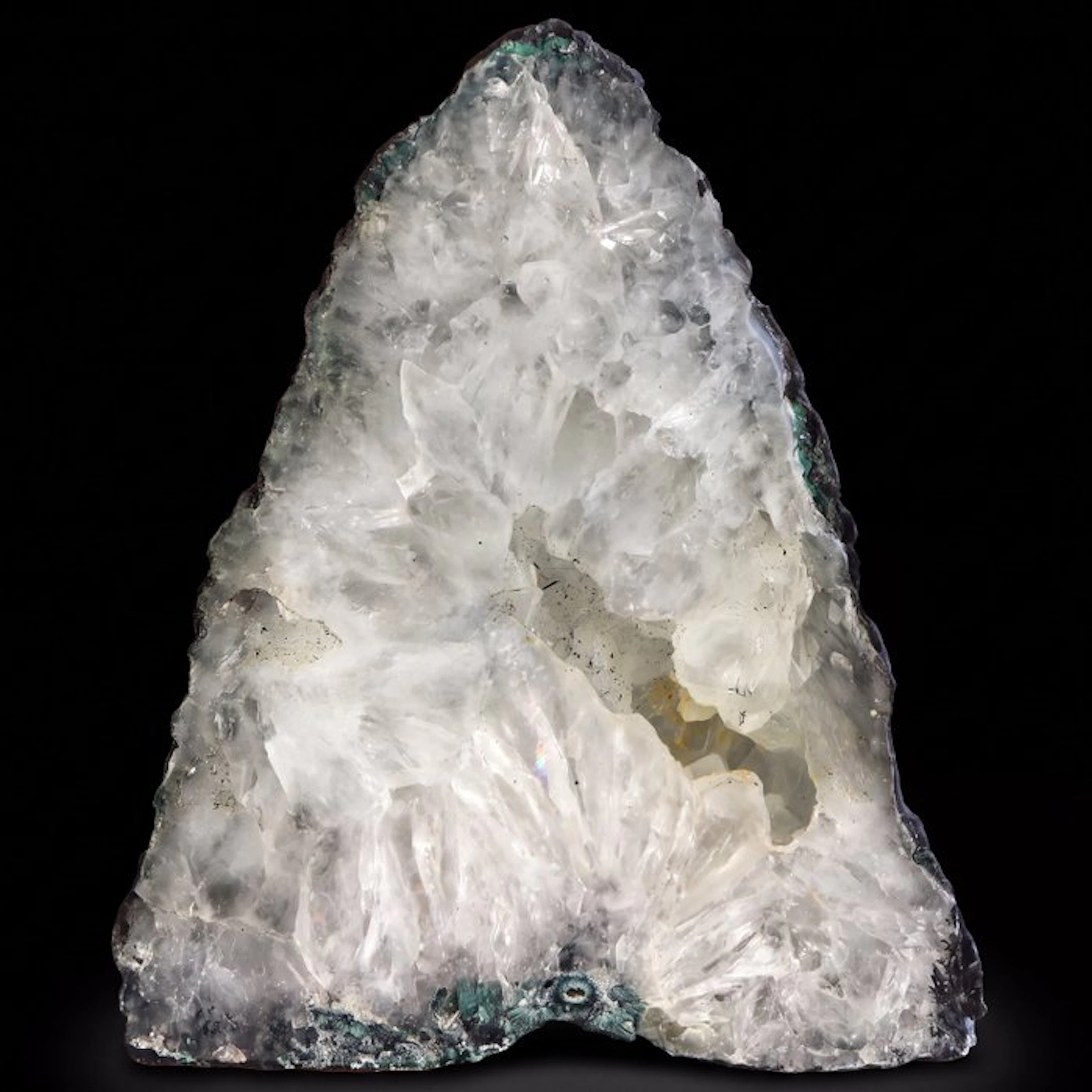 Crystal Quartz - Geode - 20x16x8 cm- 2 kg