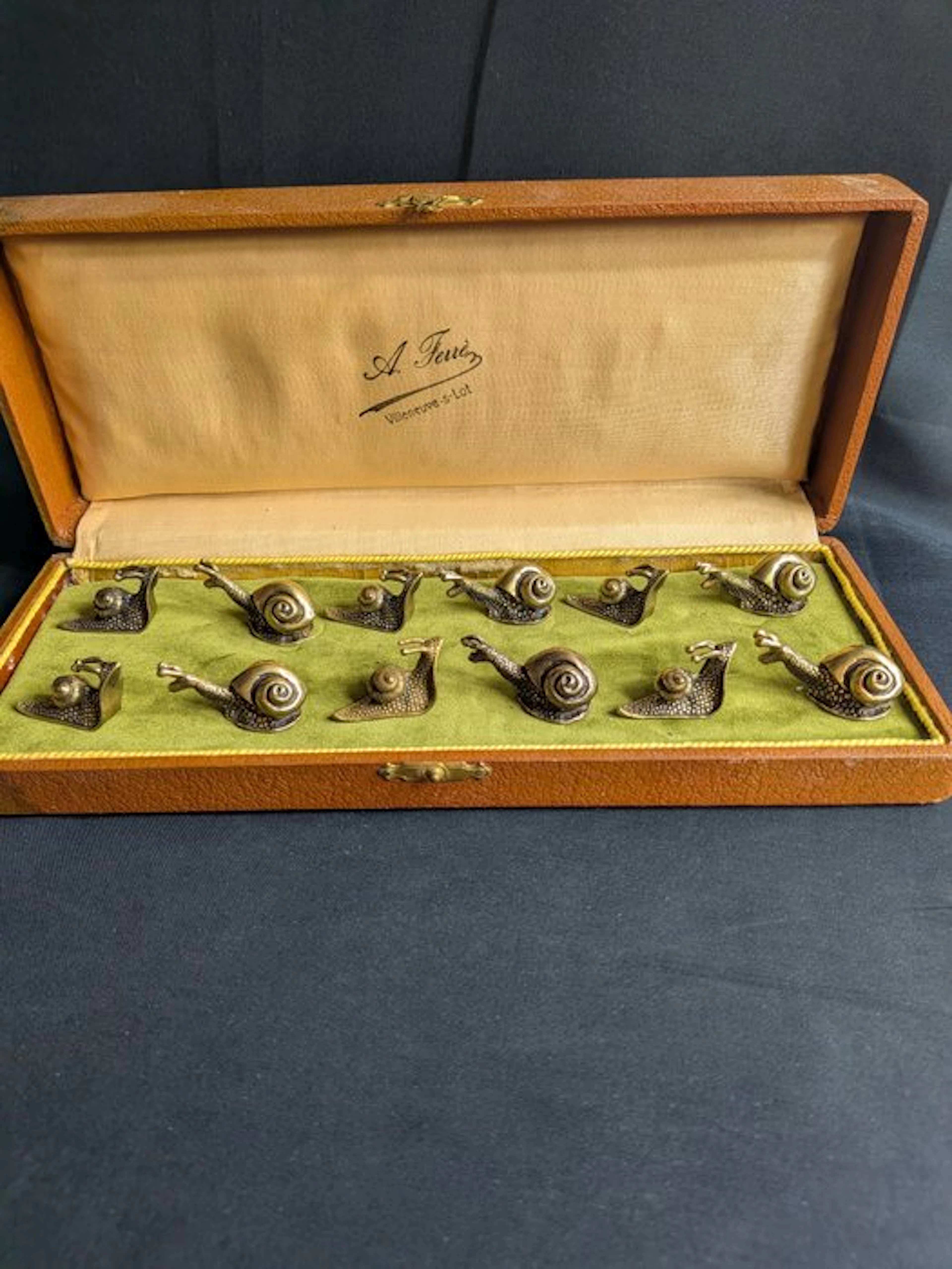 Knife rest (12) - escargots - Bronze, Velvet, Silk, Wood