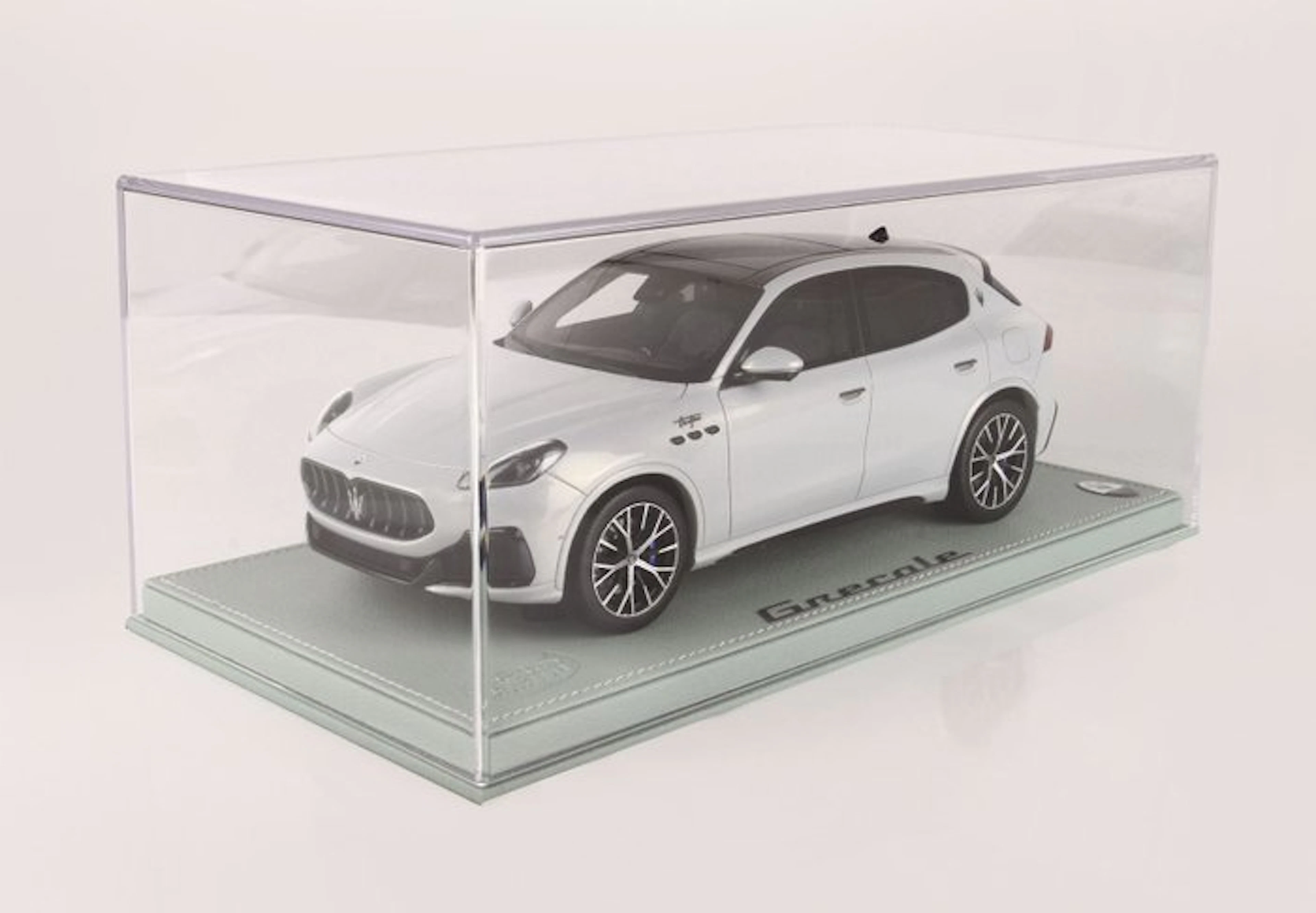 BBR 1:18 - Model car - Maserati - Grecale greyish blue metallic / vitine