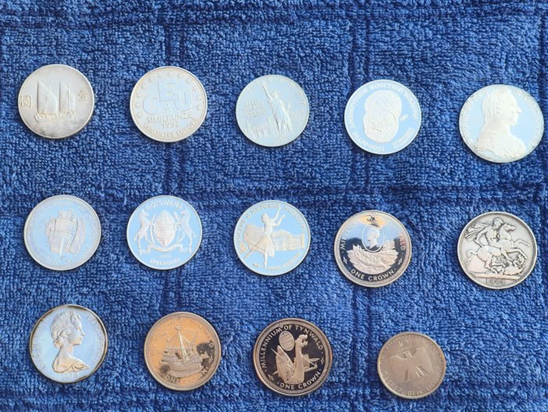 World. Lot of 14 silver coins (No reserve price)