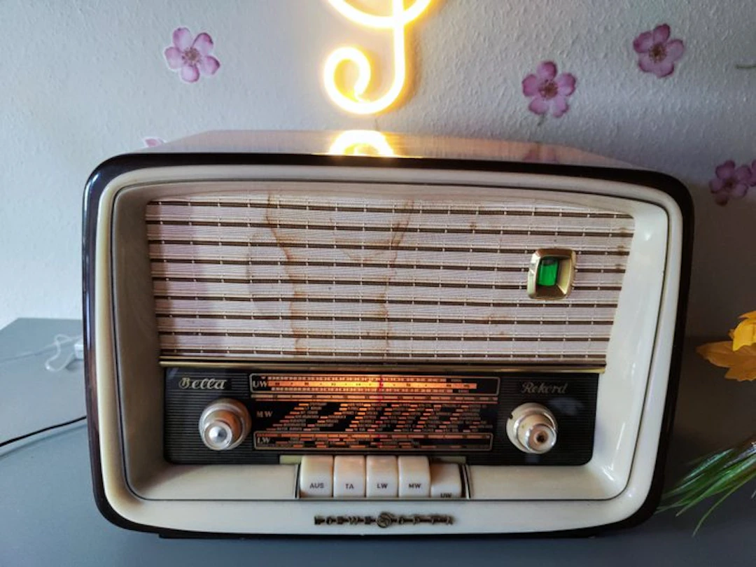 LOEWE OPTA - Bella Luxus 4710 W Tube radio