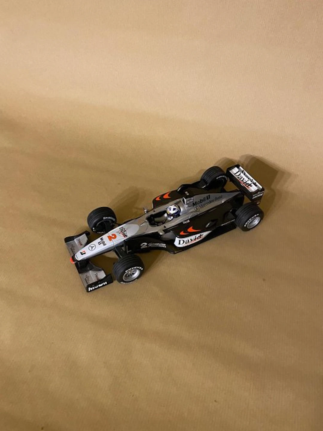 MiniChamps 1:18 - Model car - McLaren Mercedes MB 4/15 2000 D. Coulthard