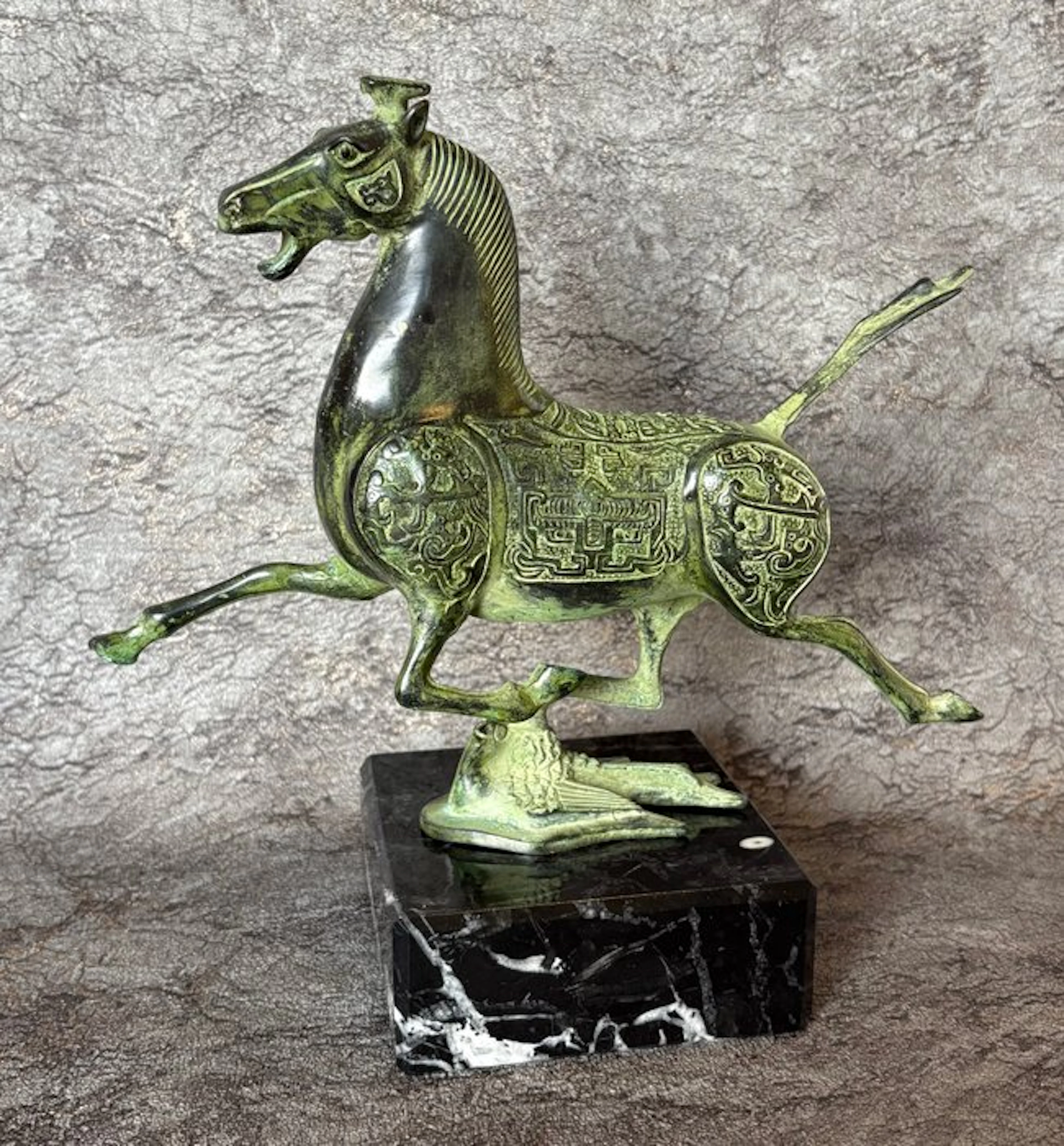 Statue, “Vliegend paard van Gansu” inclusief sokkel - 22.5 cm - Bronze