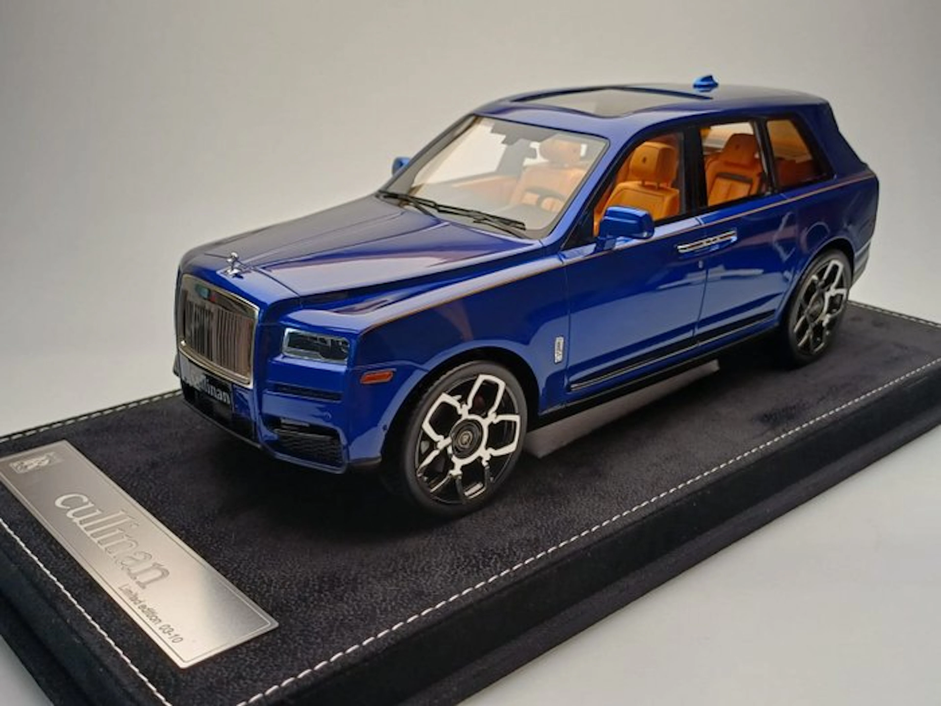 GL Model 1:18 - Model car - Rolls Royce Cullinan...