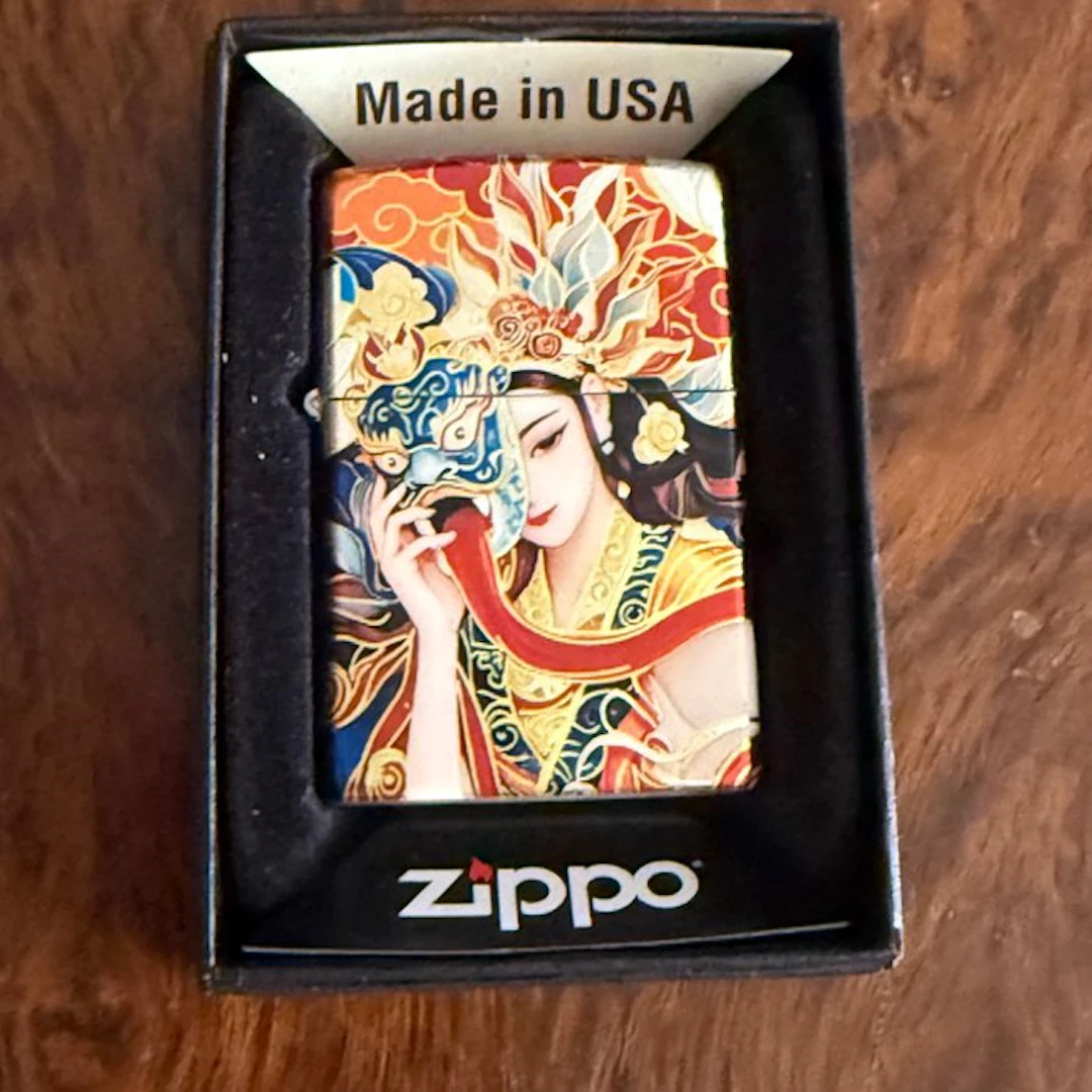 Zippo - Belleza tradicional con máscara de león guardián...