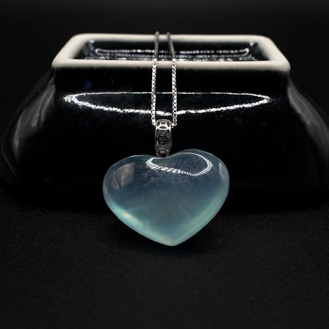 Natural Aquamarine Heart Pendant – Symbol of Serenity and...
