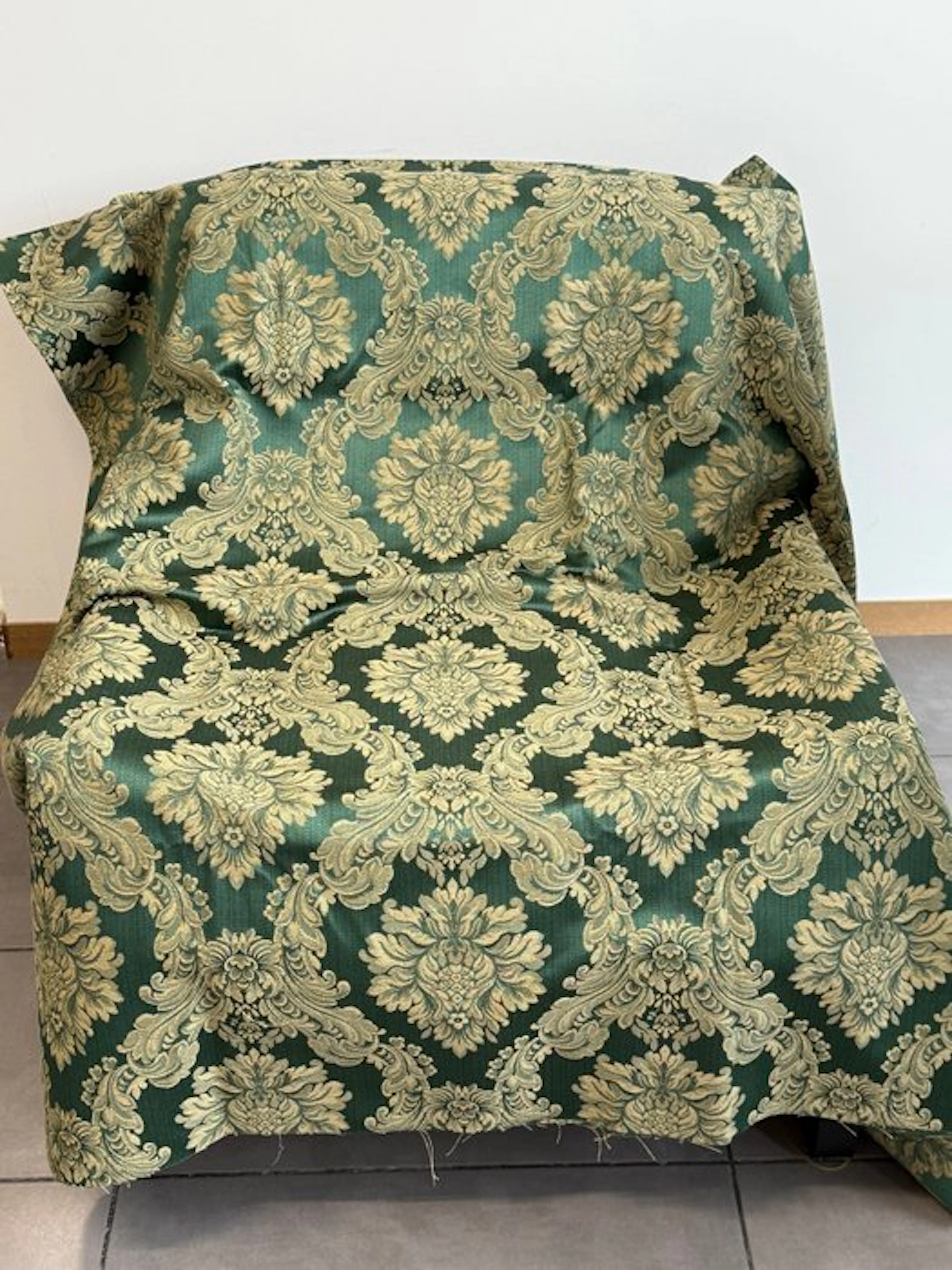 Emerald Green Baroque – The Timeless Elegance of...