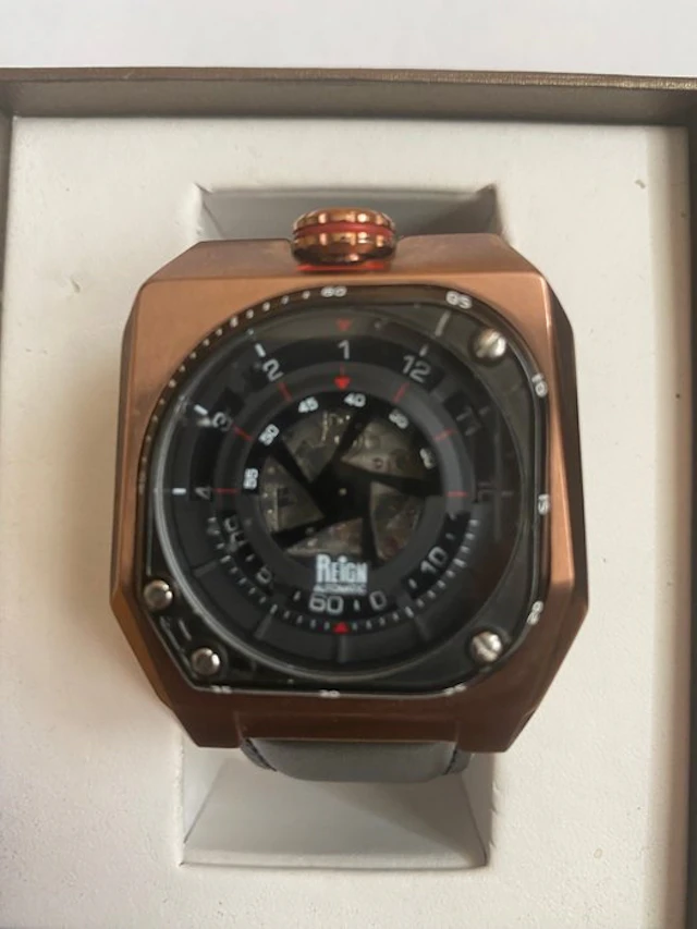 Reign - Unknown - No reserve price - Men - 2000-2010